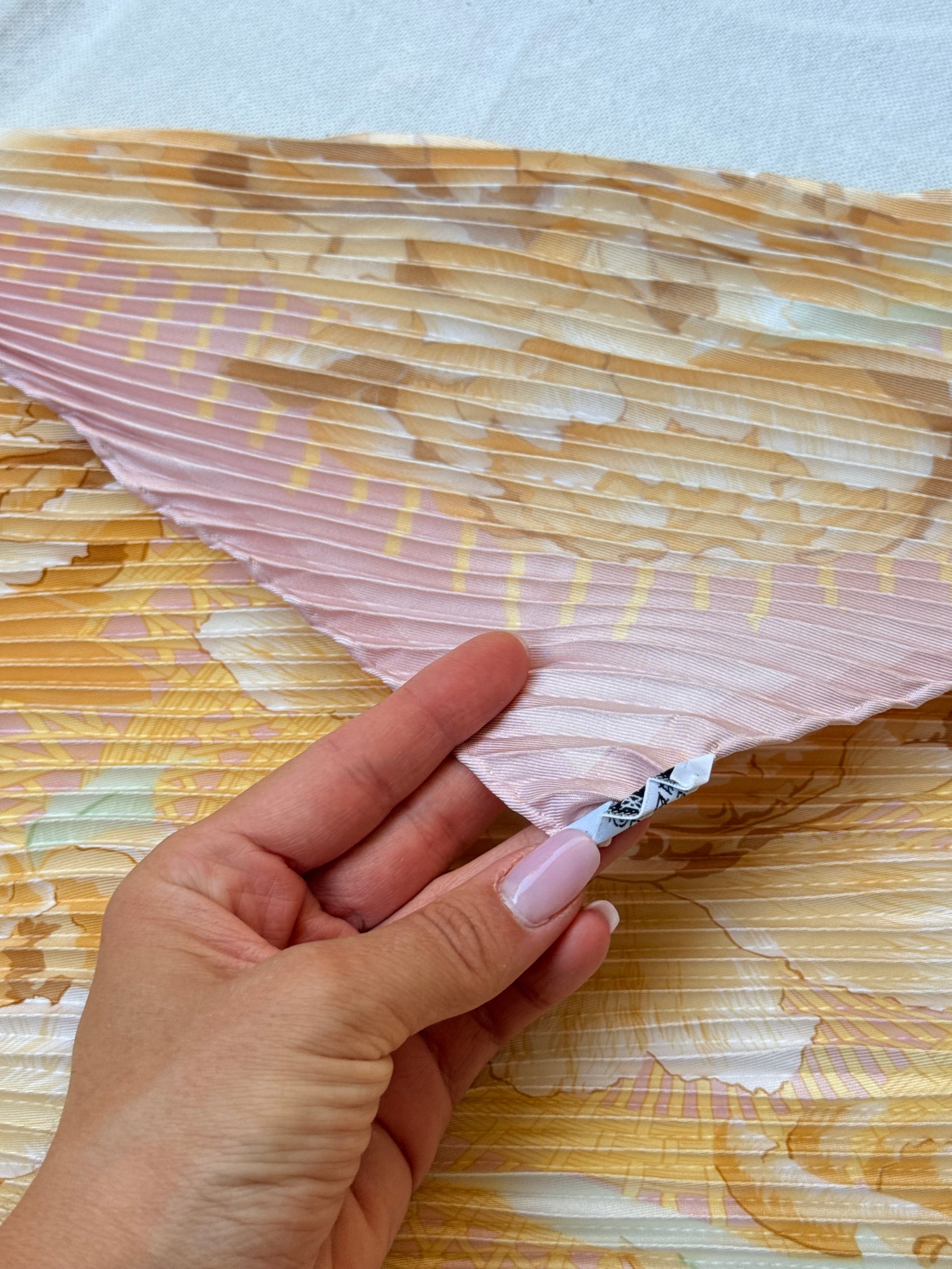 Foulard Hermès plissé – Modèle Les Pivoines