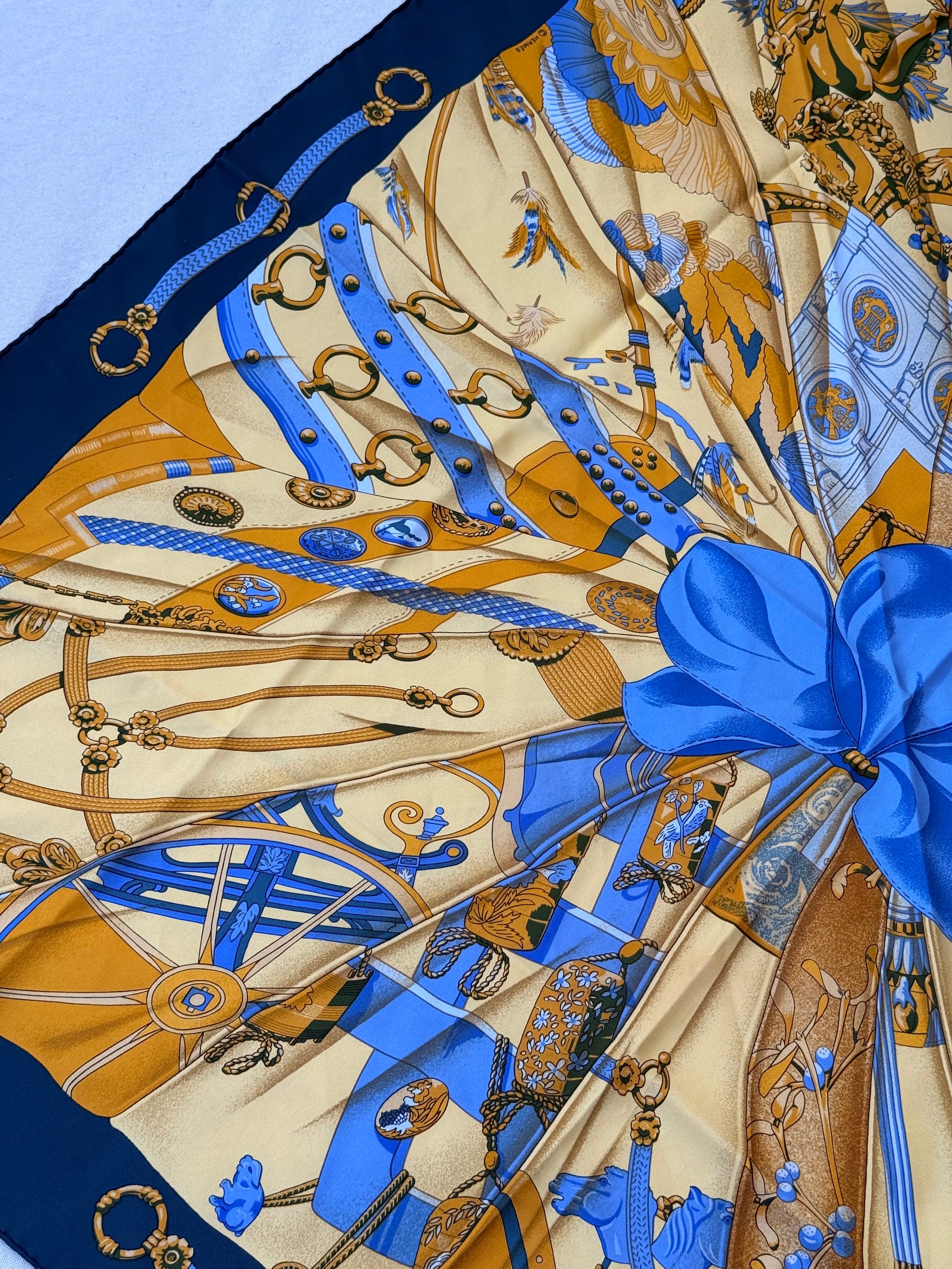 Foulard Hermès – Modèle Soleil de Soie