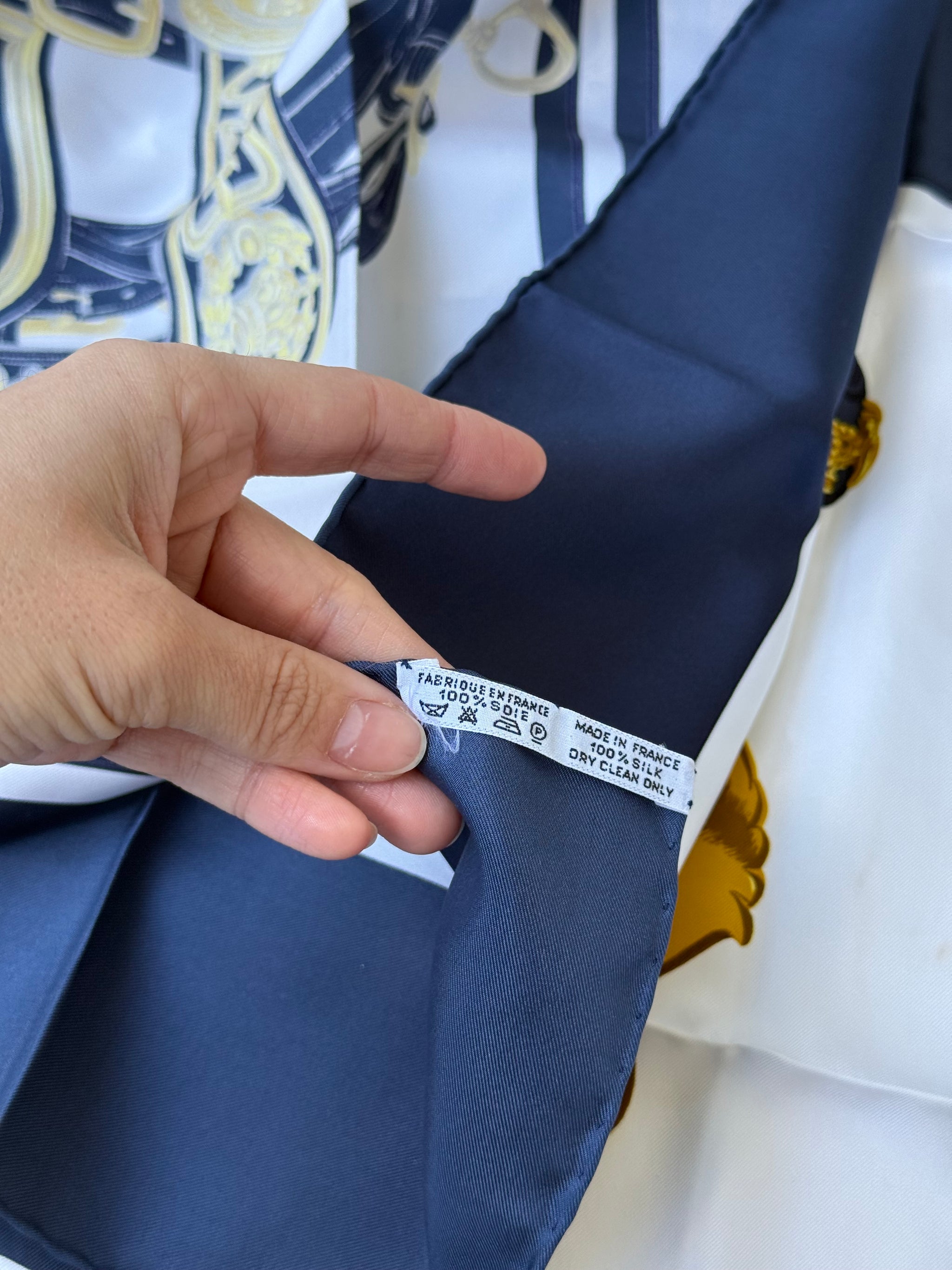 Foulard Hermès – Modèle Brides de Gala