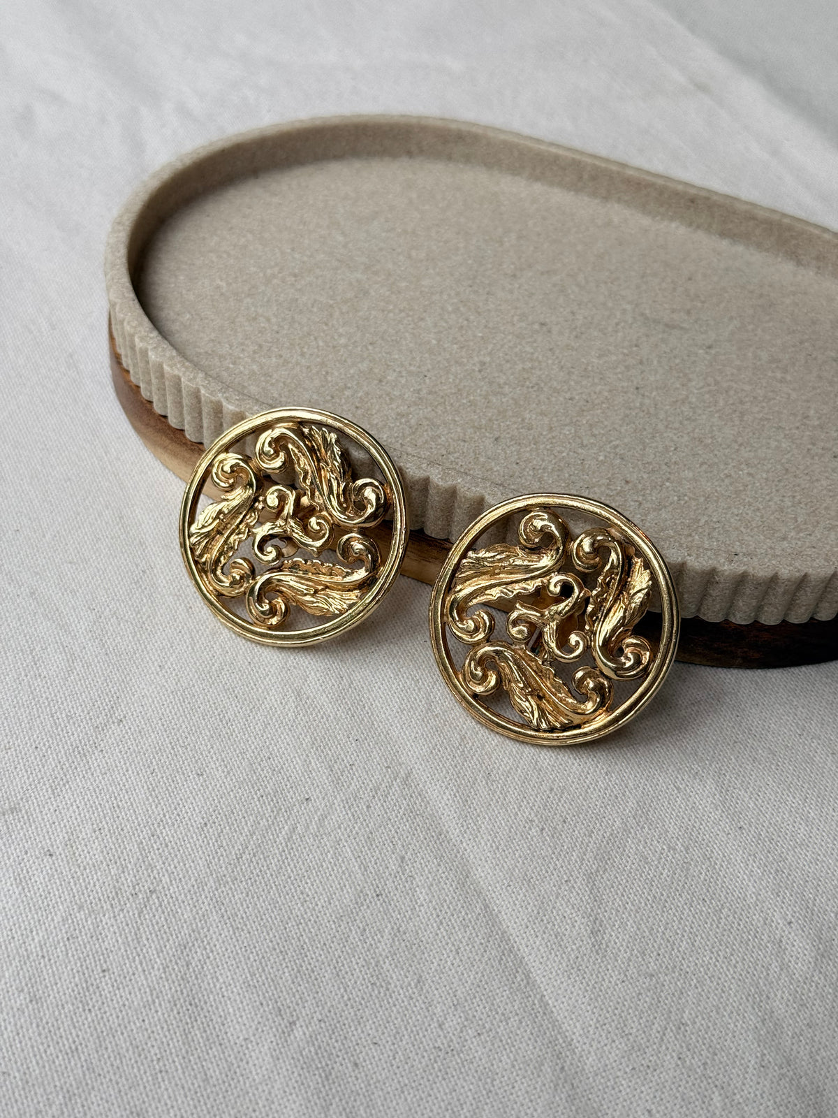 Boucles d’oreilles YSL vintage - Motifs baroques dorés