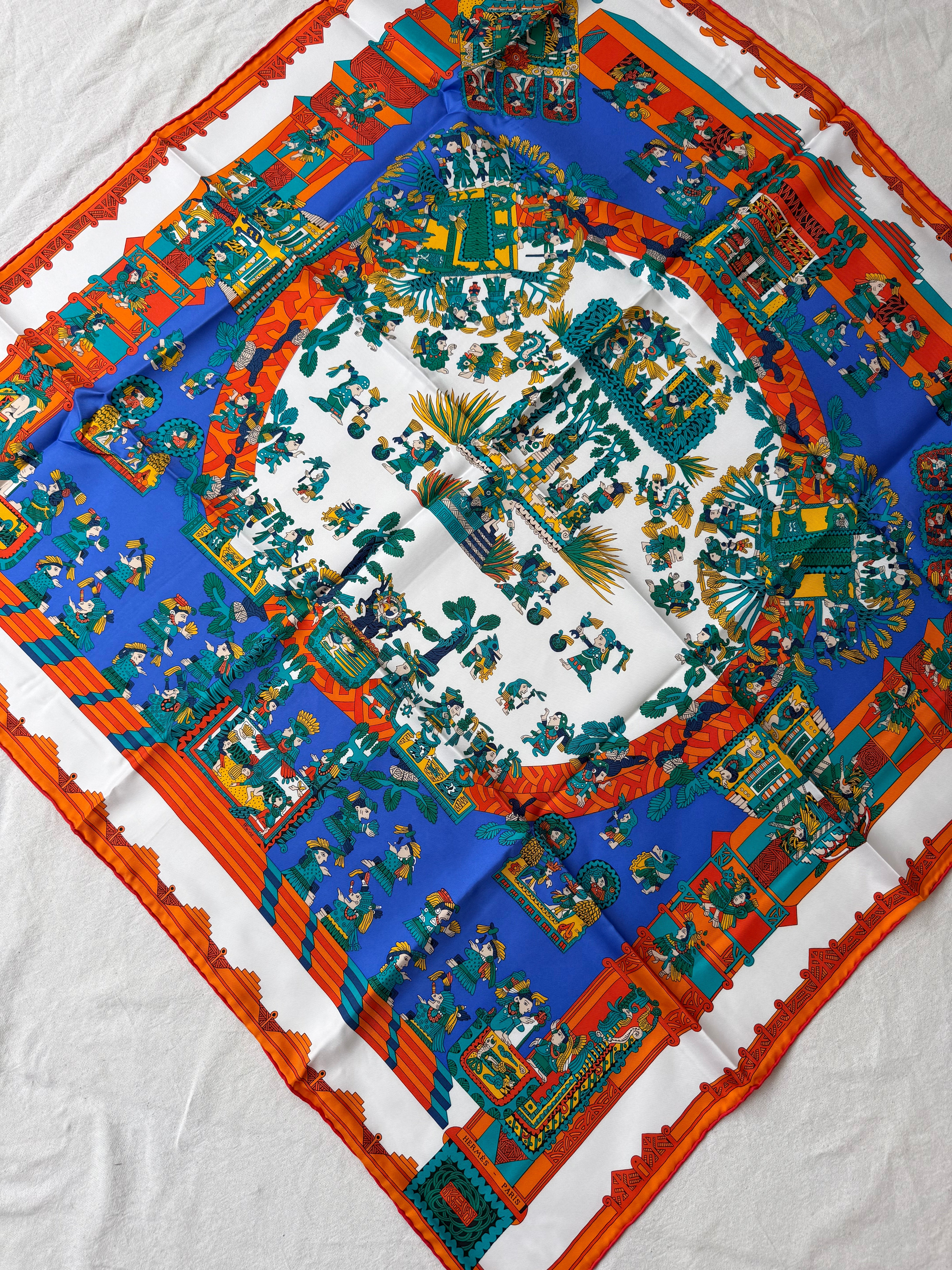 Foulard Hermès – Modèle Astres et Soleils