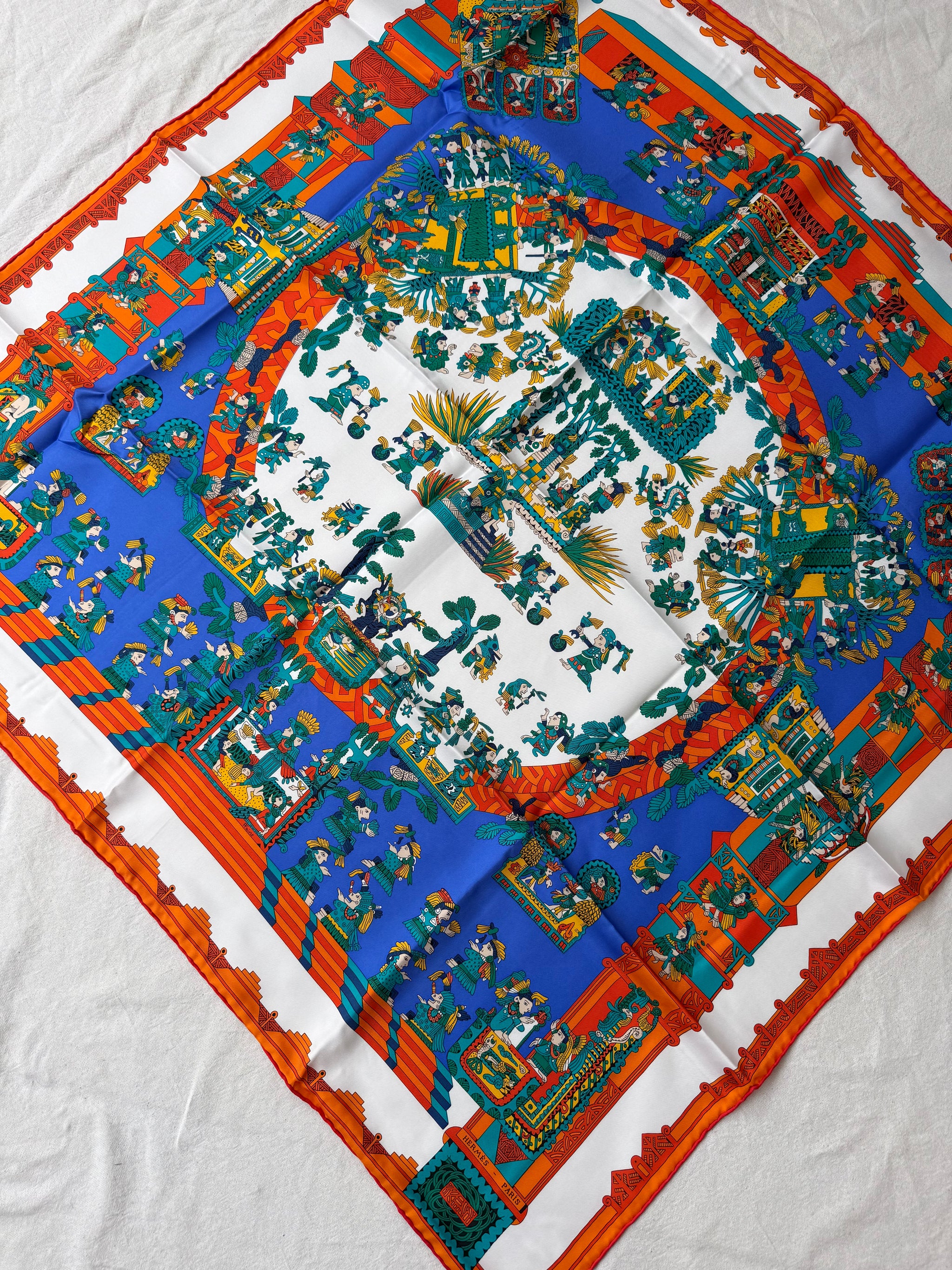 Foulard Hermès – Modèle Astres et Soleils