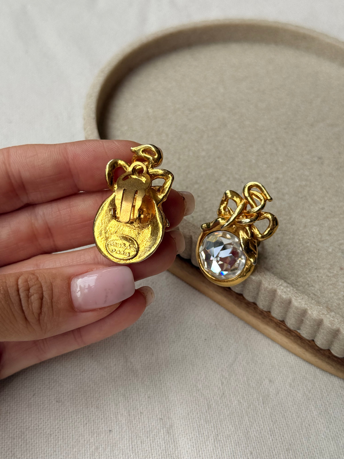 Boucles d’oreilles Sonia Rykiel vintage - Noeuds dorés et strass