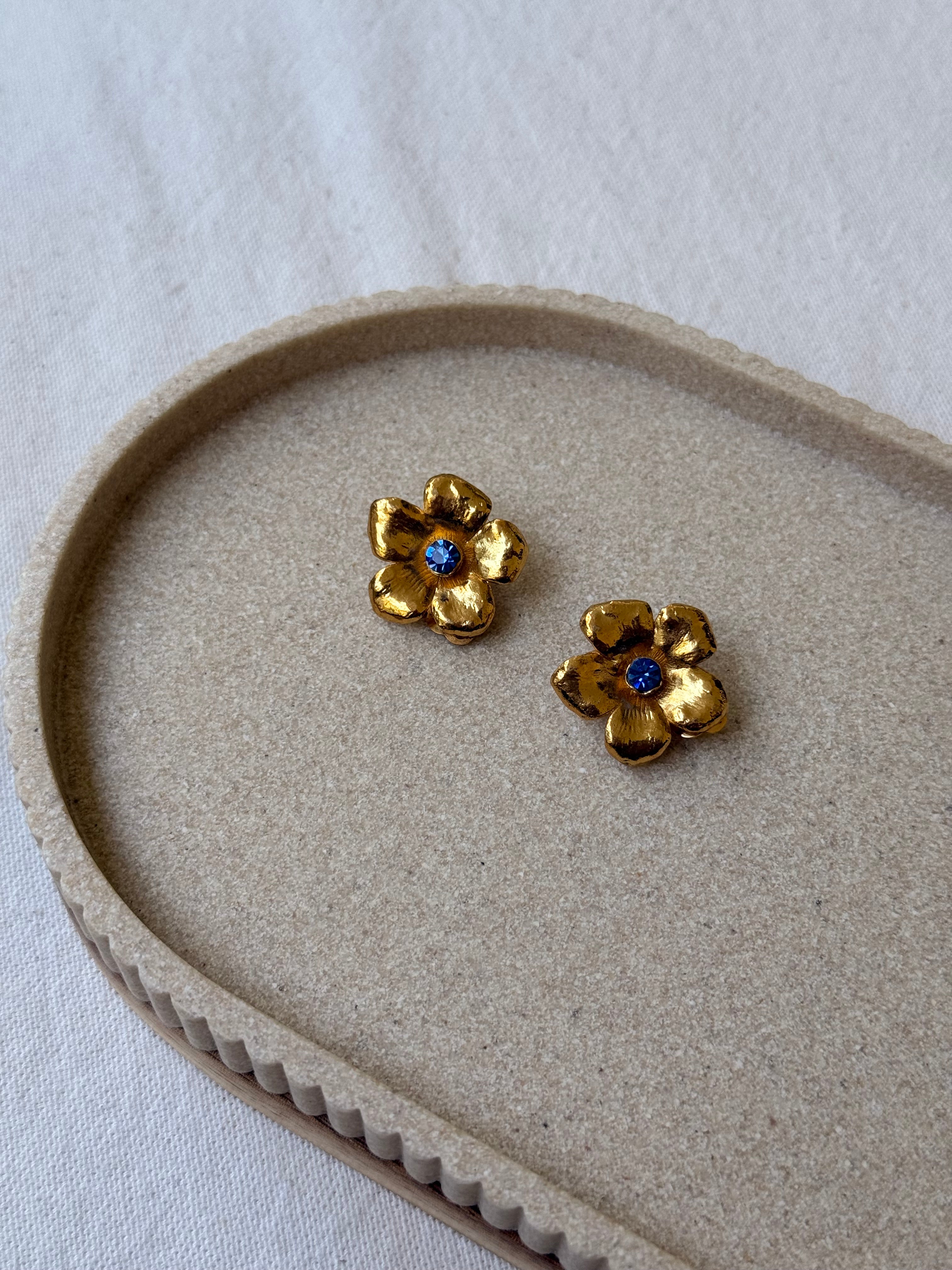 Boucles d’oreilles YSL vintage - Fleurs dorées et strass bleu