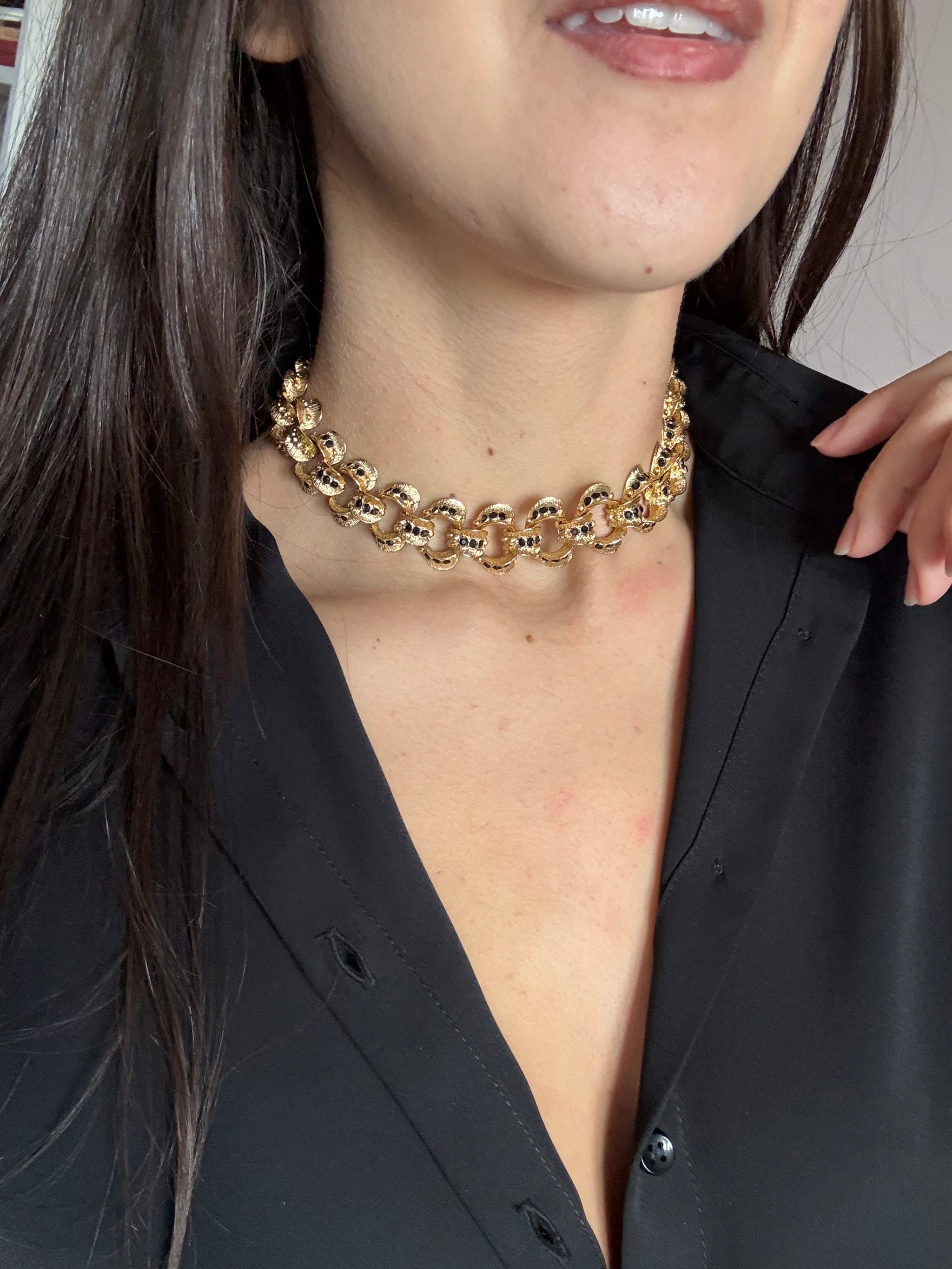 Collier doré vintage - Maillons texturés et strass noirs