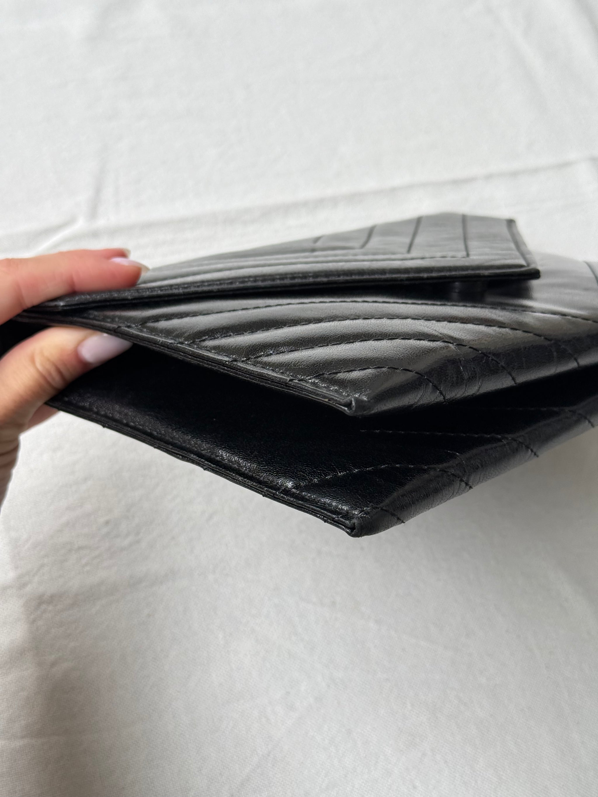 Pochette Yves Saint Laurent vintage - Enveloppe cuir noir matelassée