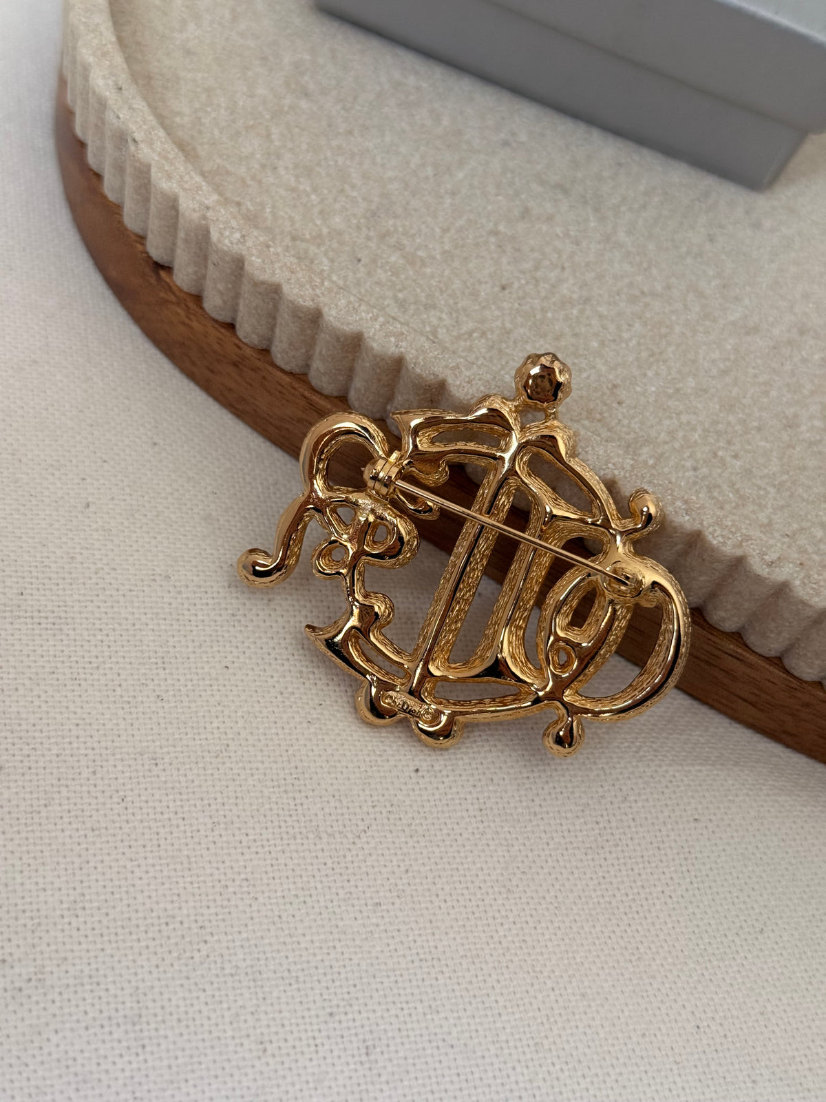 Broche Christian Dior vintage - Monogramme entrelacé orné de strass