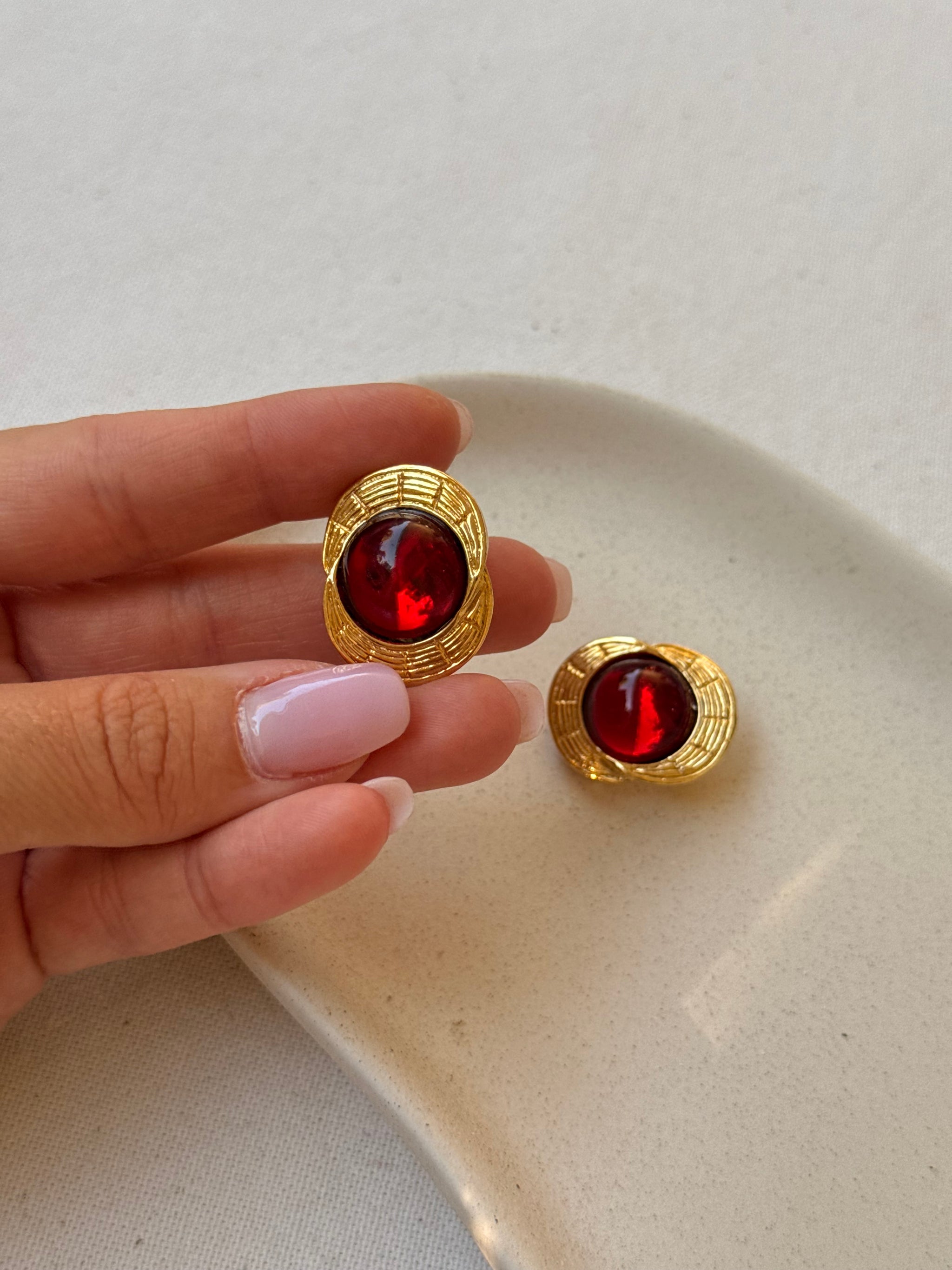 Boucles d’oreilles vintage - Cabochon résine rouge