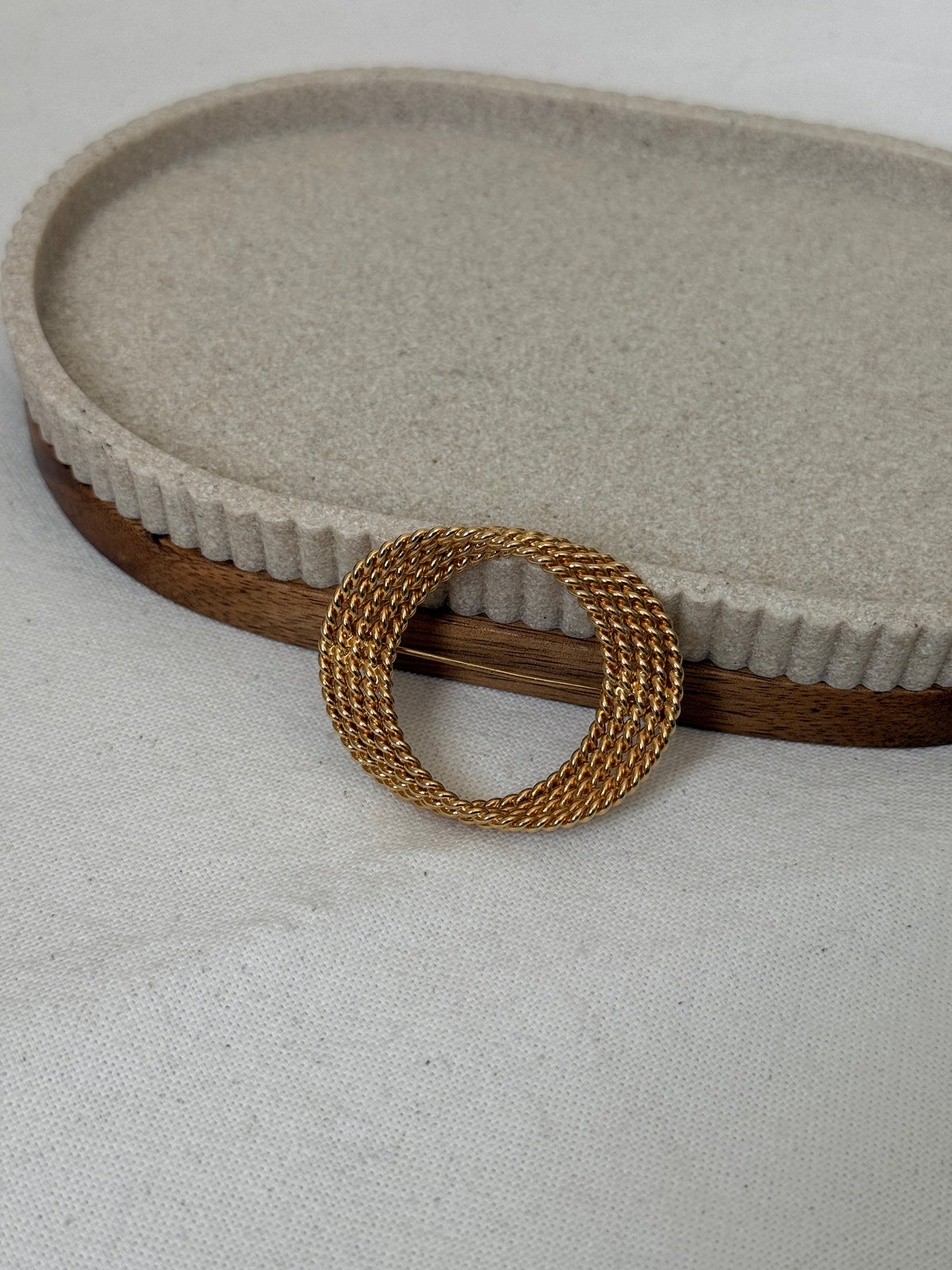 Broche Monet vintage - Cercle tressé doré