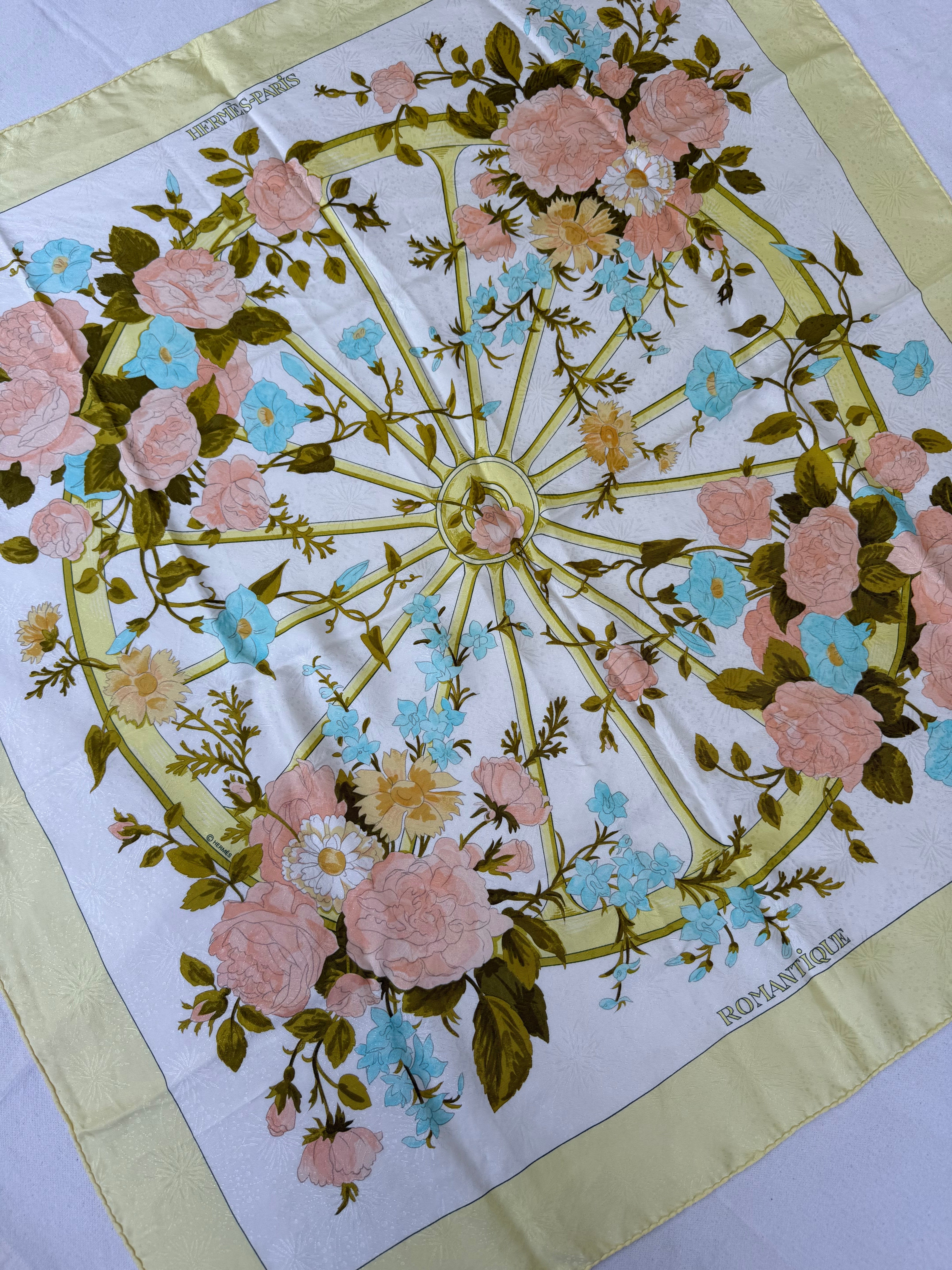 Foulard Hermès – Modèle Romantique