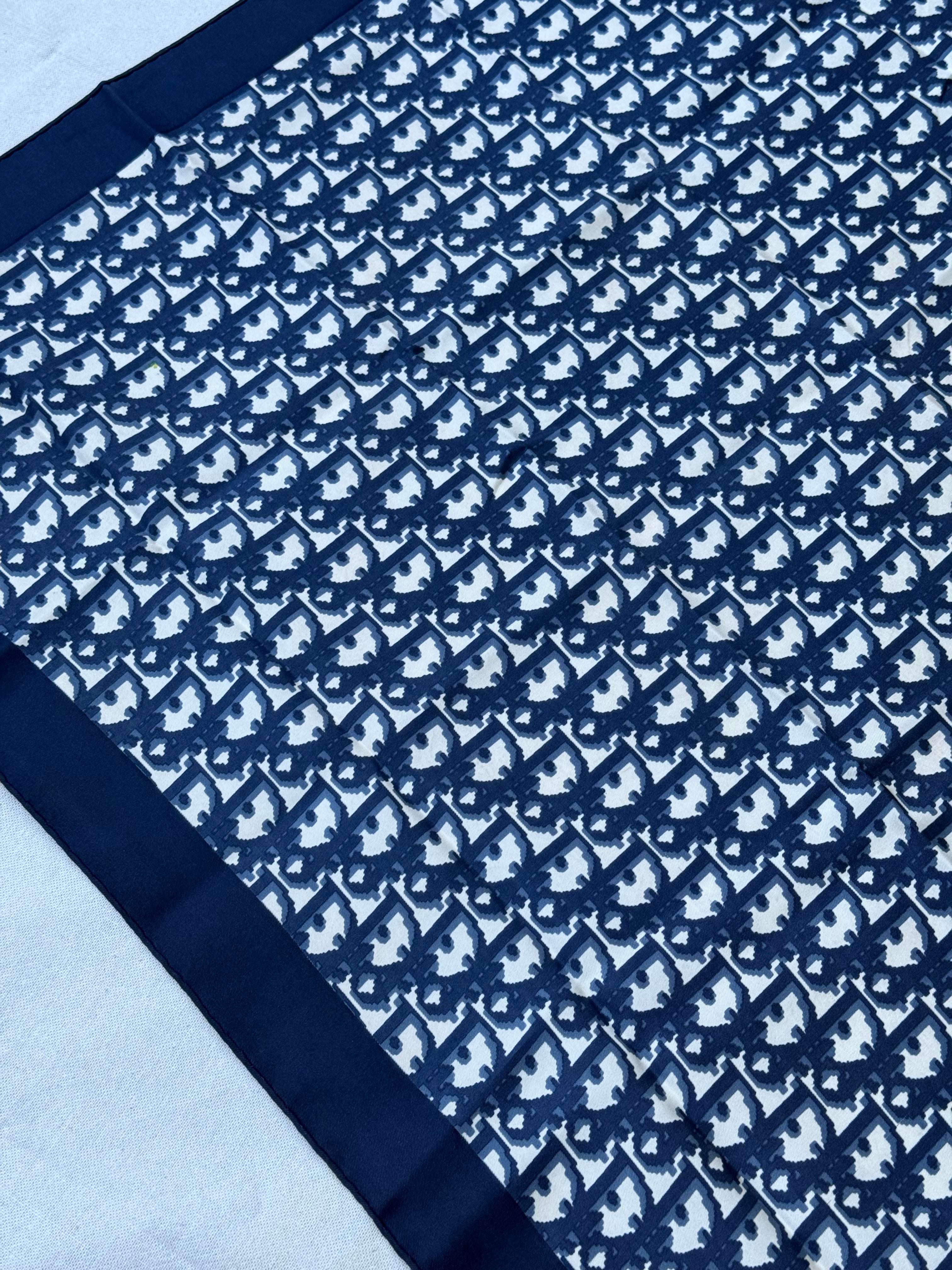 Foulard Christian Dior – Modèle monogramme bleu