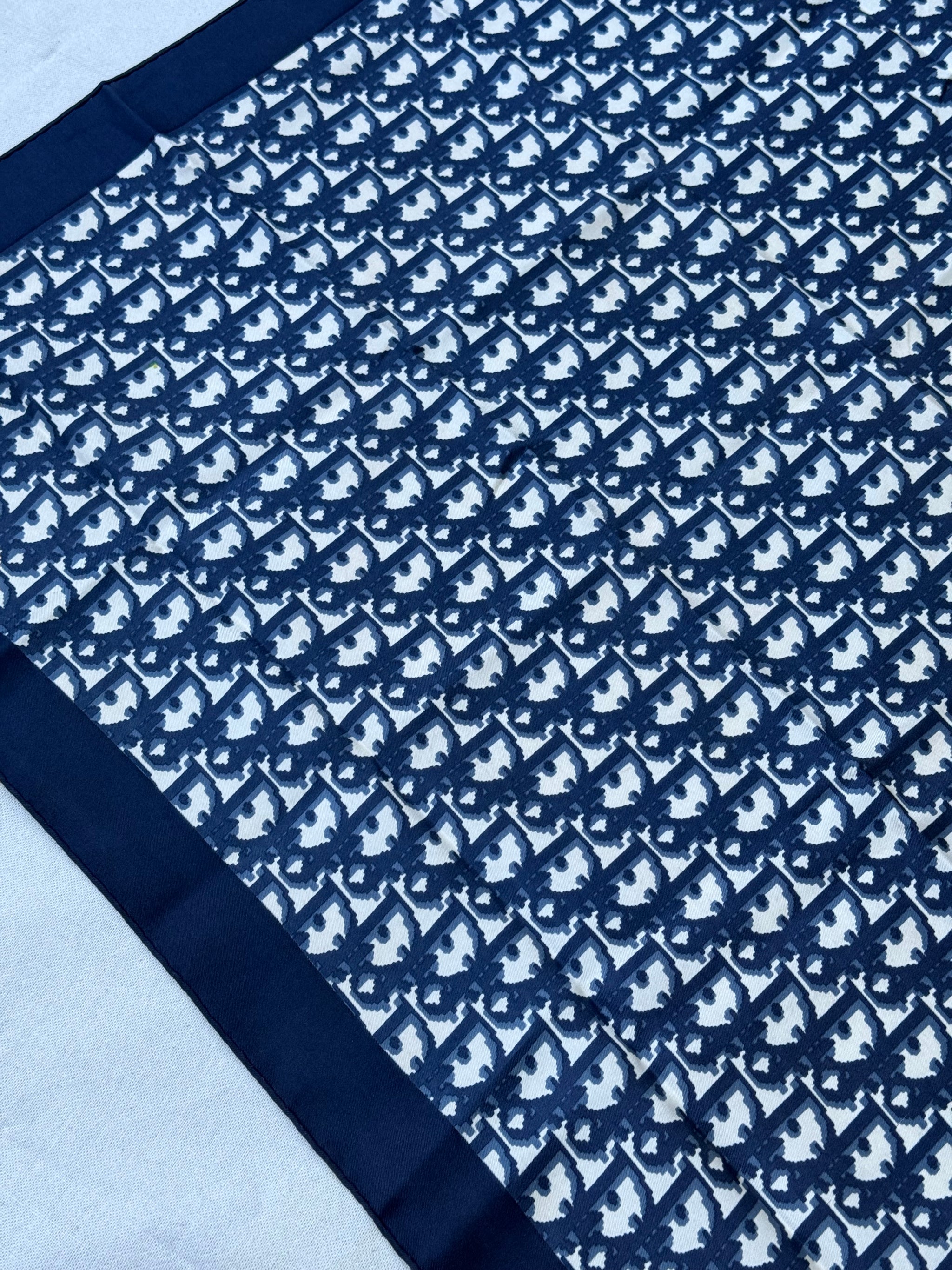 Foulard Christian Dior – Modèle monogramme bleu