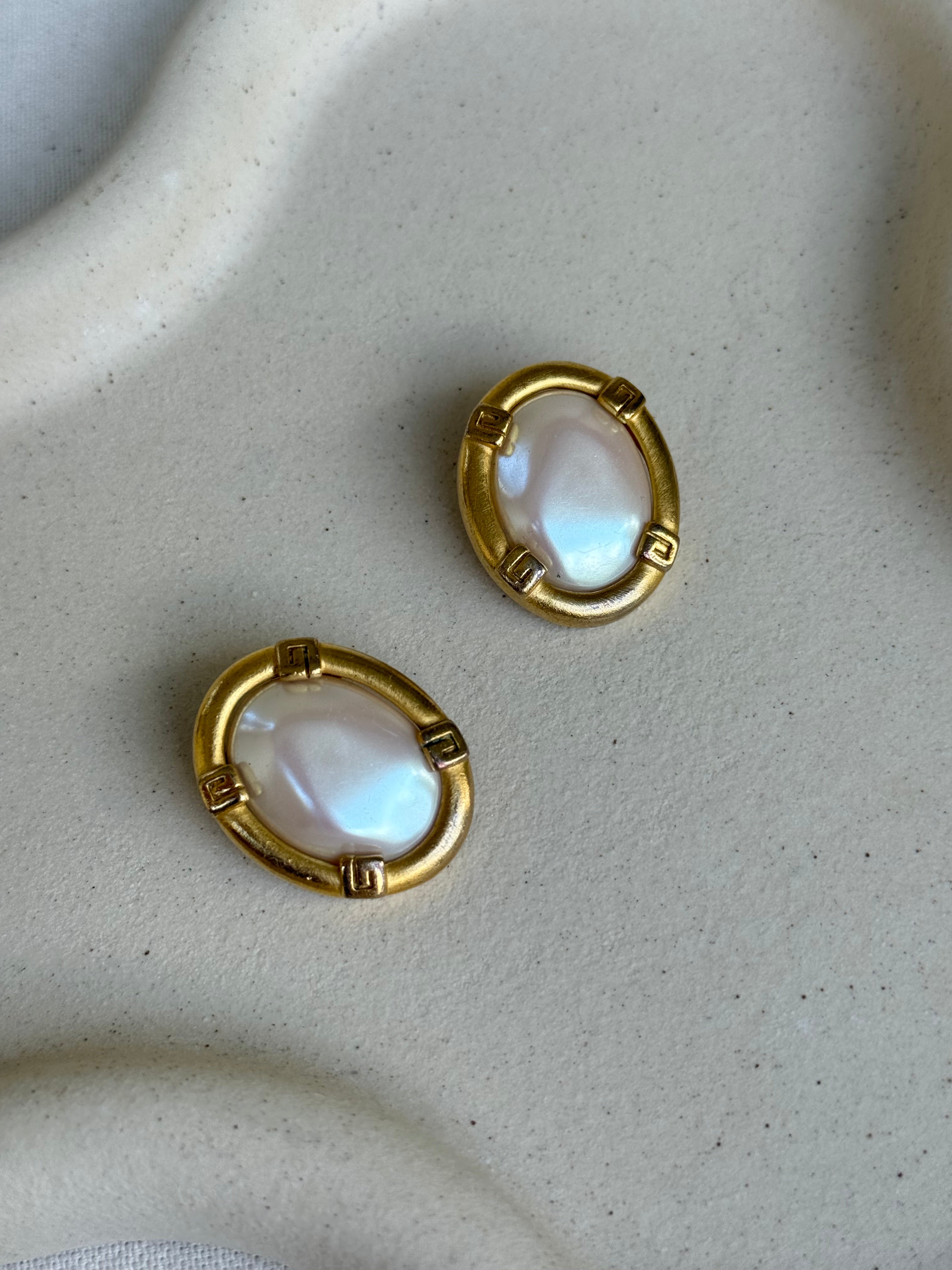 Boucles d’oreilles Givenchy vintage - Ovales et perles fantaisies