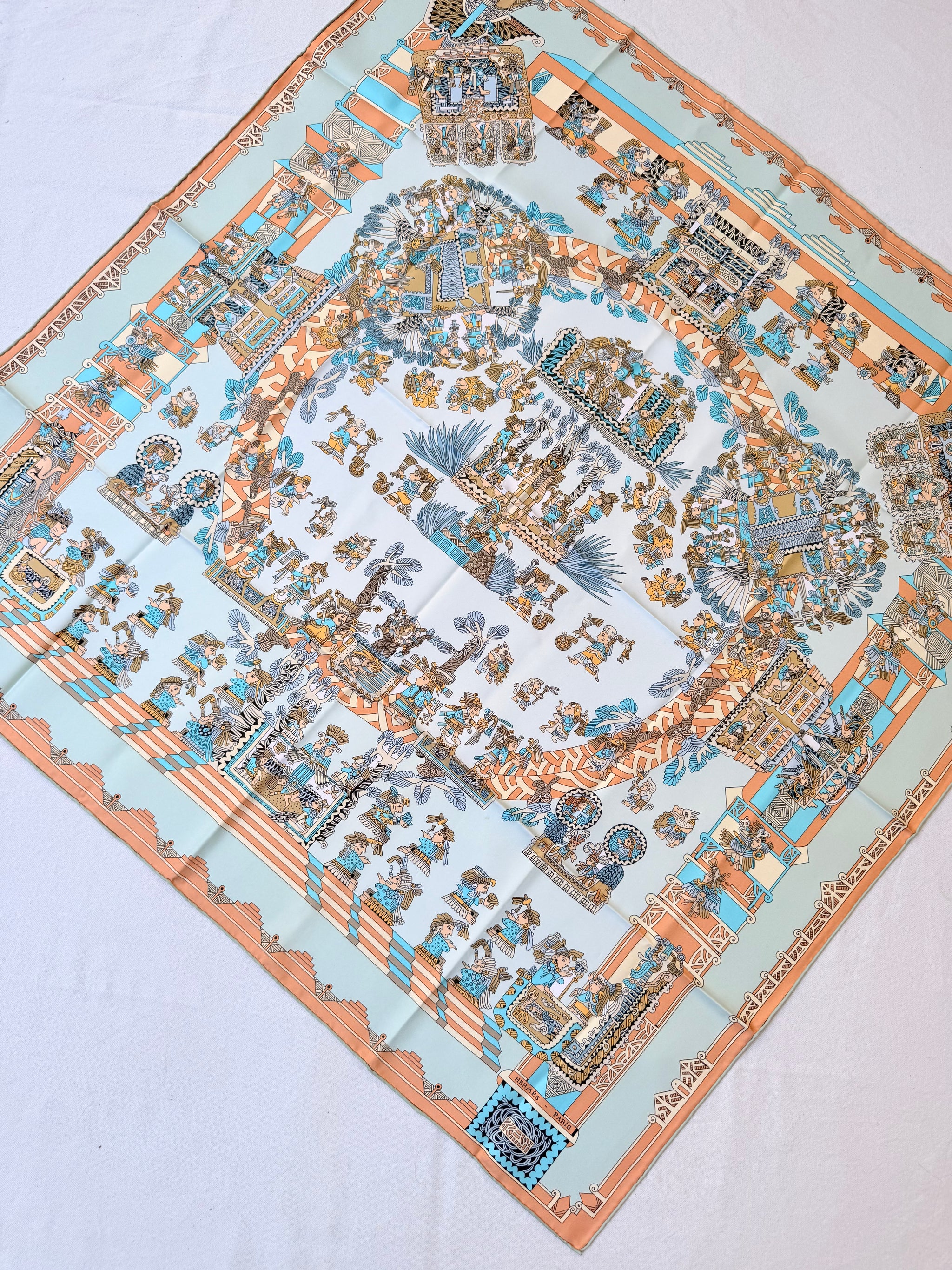 Foulard Hermès – Modèle Astres et Soleils