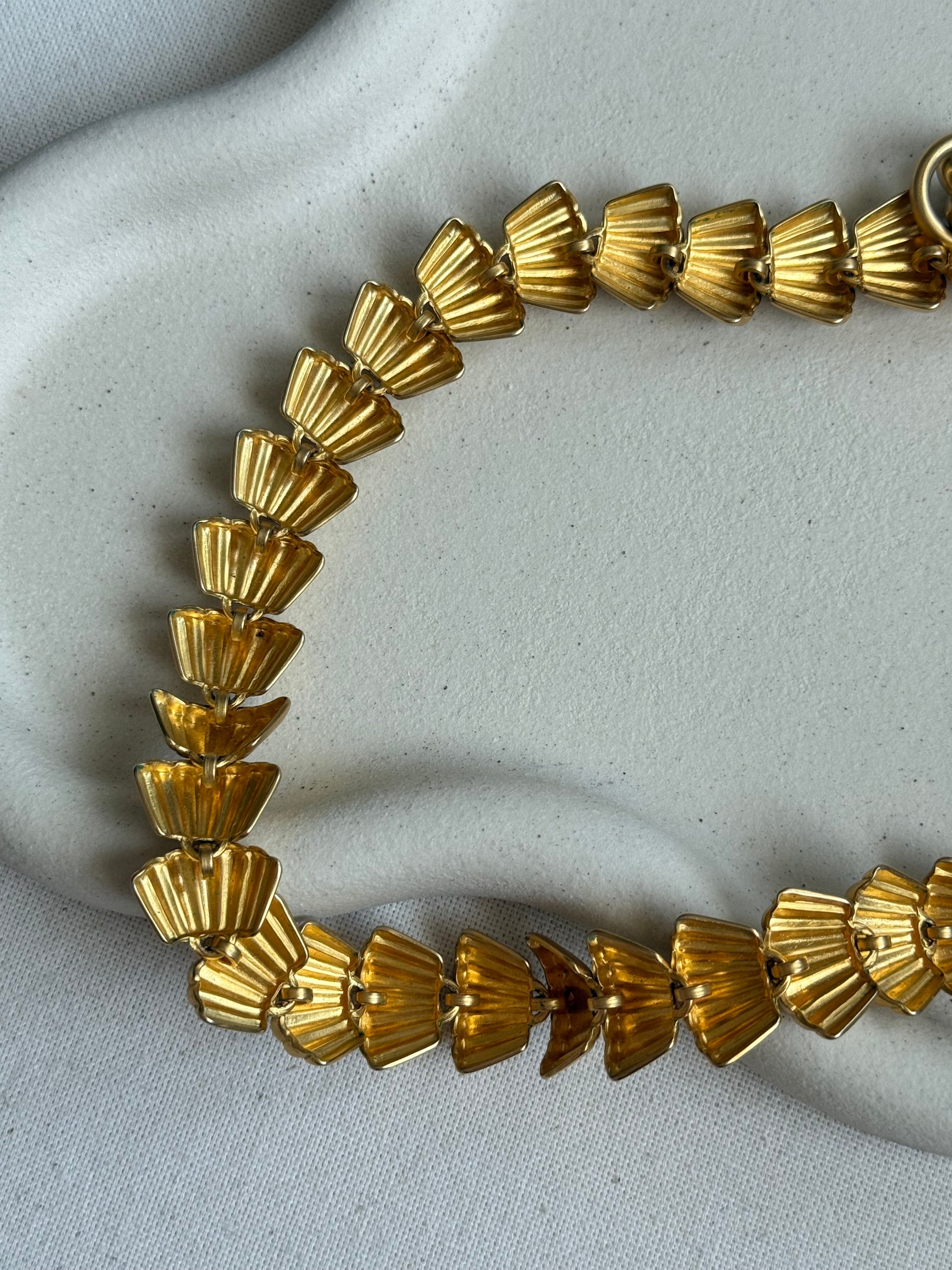 Collier vintage maille éventails en relief