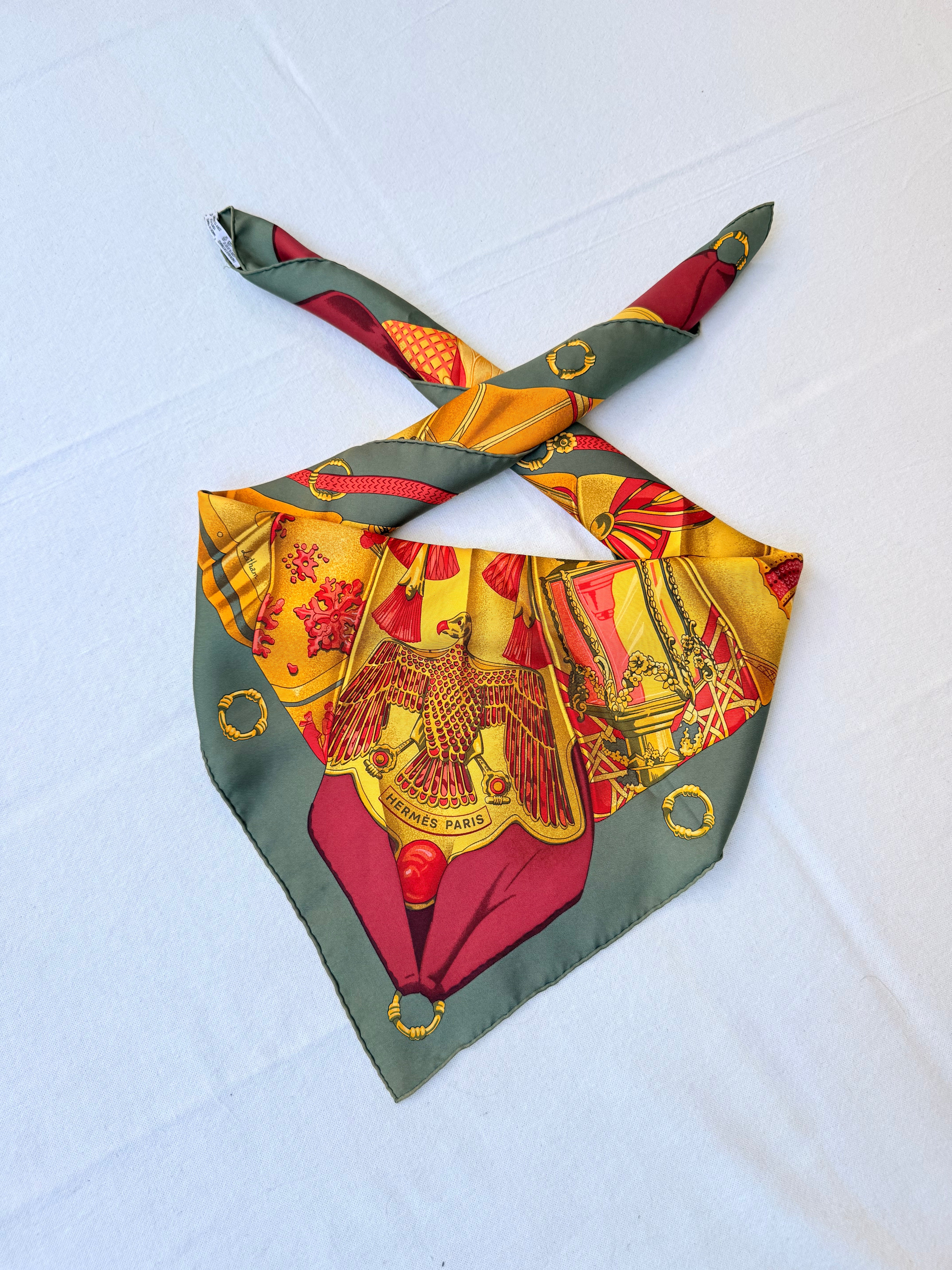 Foulard Hermès – Modèle Soleil de Soie