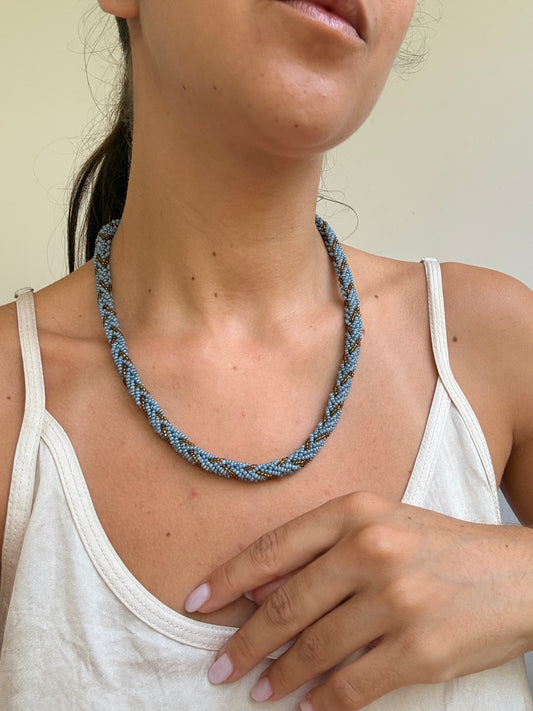 Collier doré vintage - Perles bleu ciel et dorées torsadées