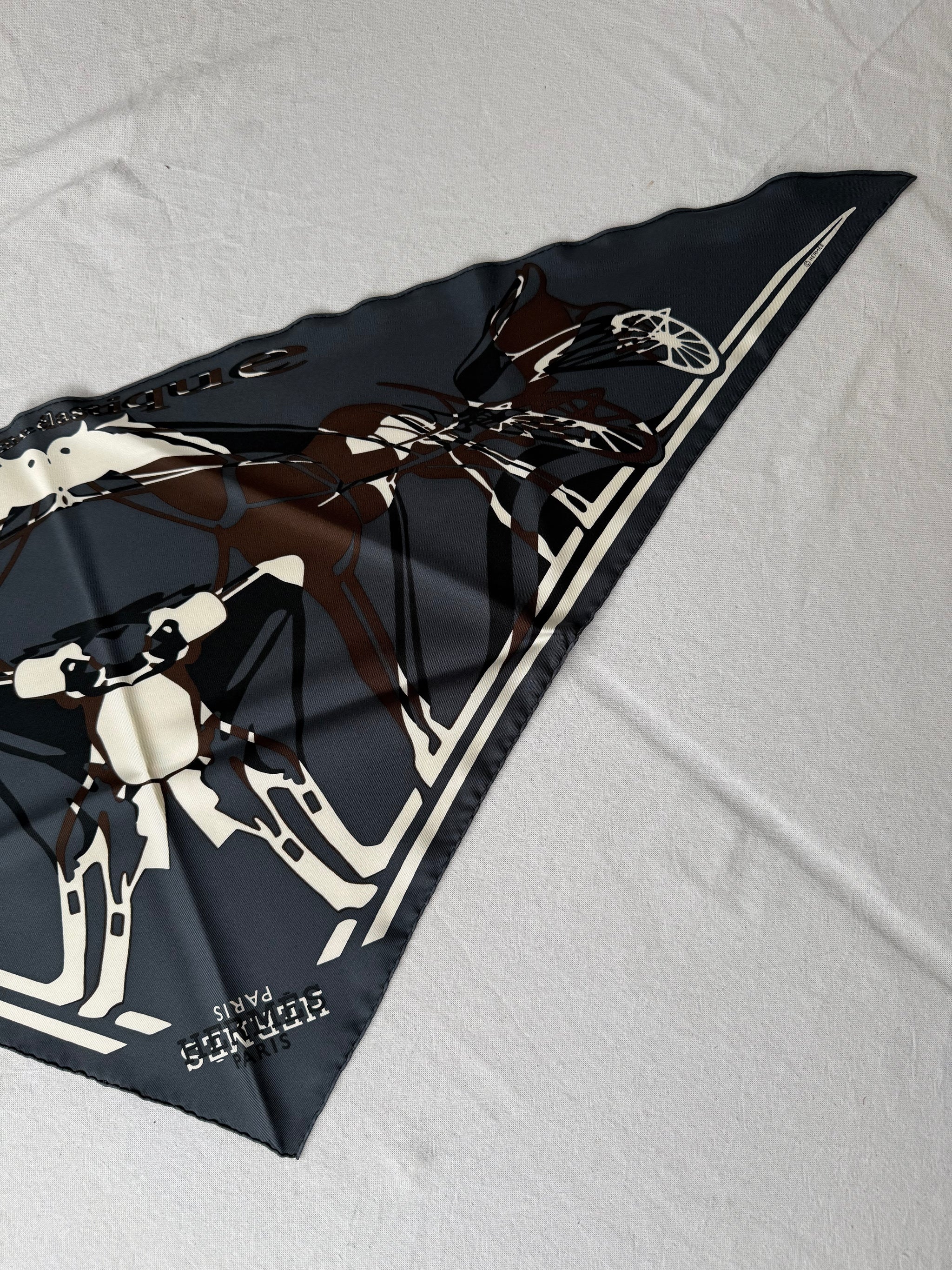 Triangle Hermès – Modèle Calèche Élastique