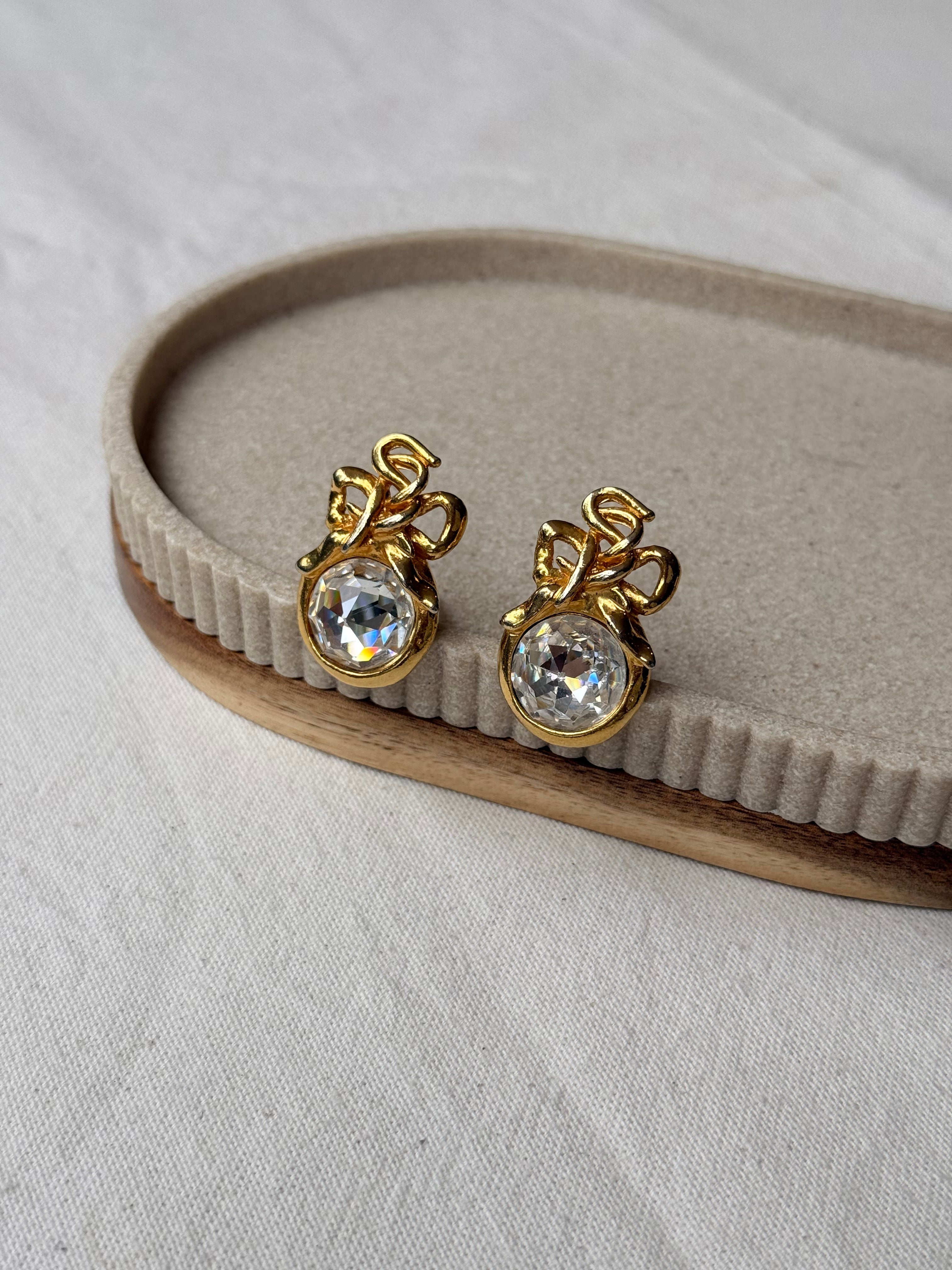 Boucles d’oreilles Sonia Rykiel vintage - Noeuds dorés et strass