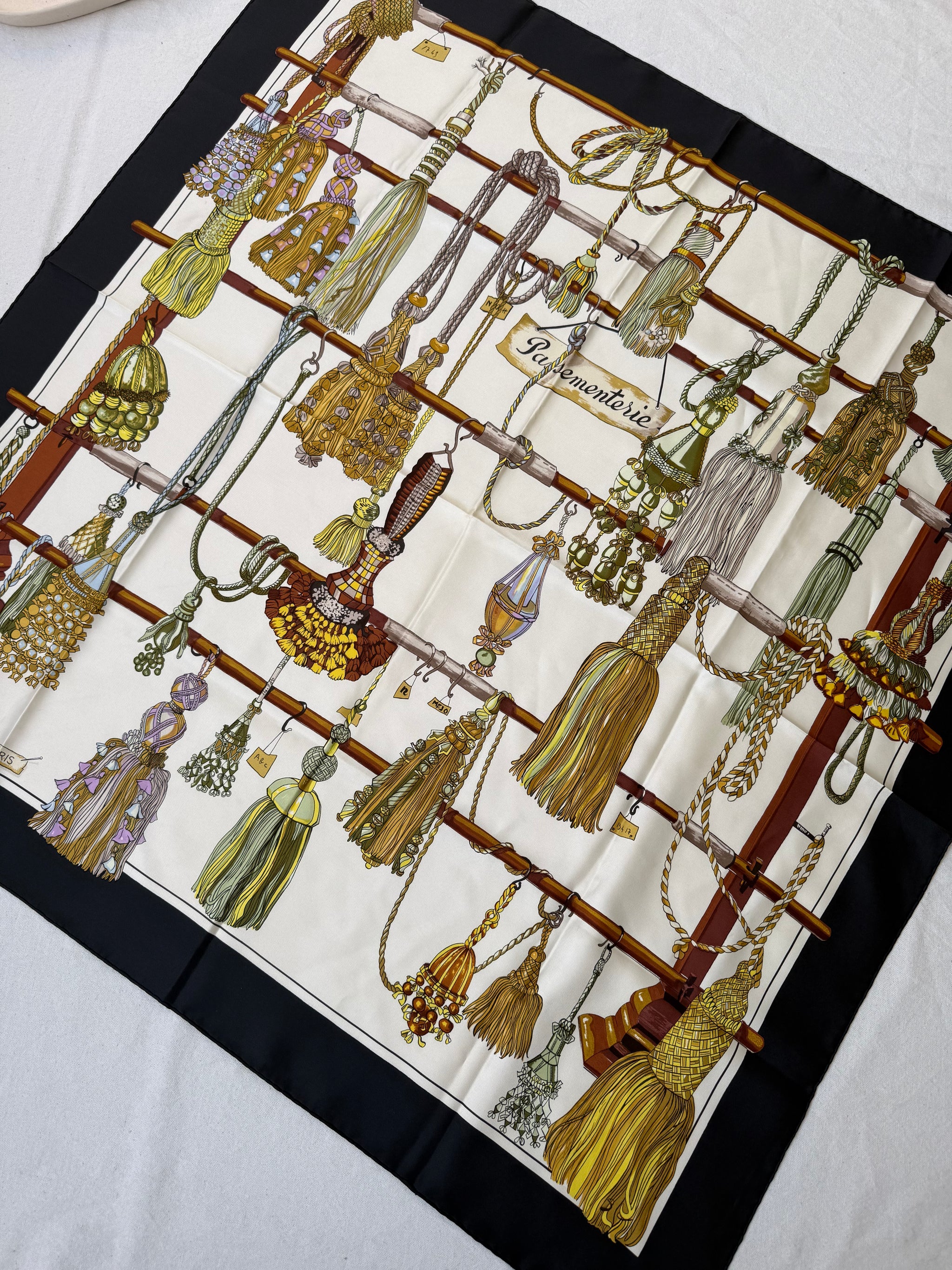 Foulard Hermès – Modèle Passementerie