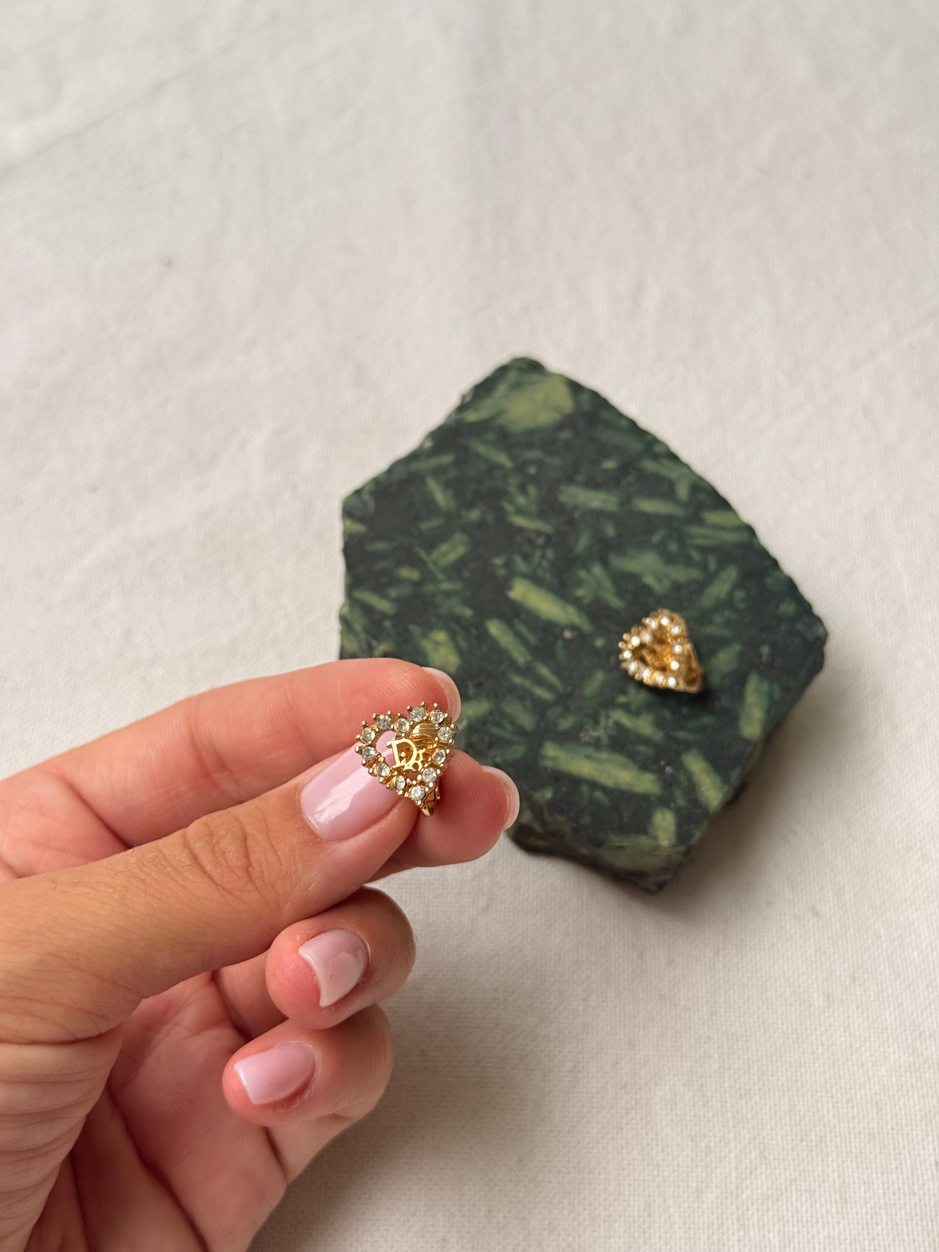 Boucles d’oreilles Christian Dior vintage - Cœurs strass inscription Dior