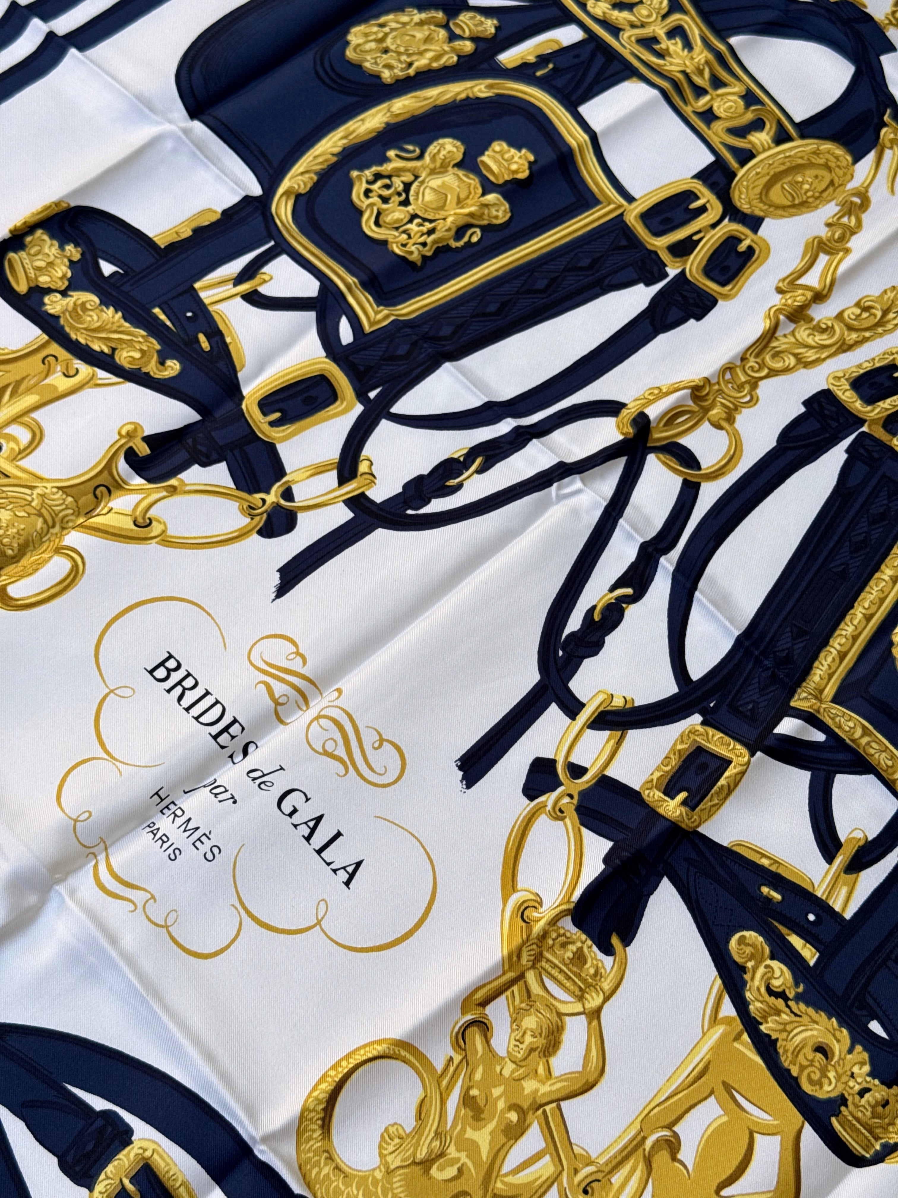 Foulard Hermès – Modèle Brides de Gala