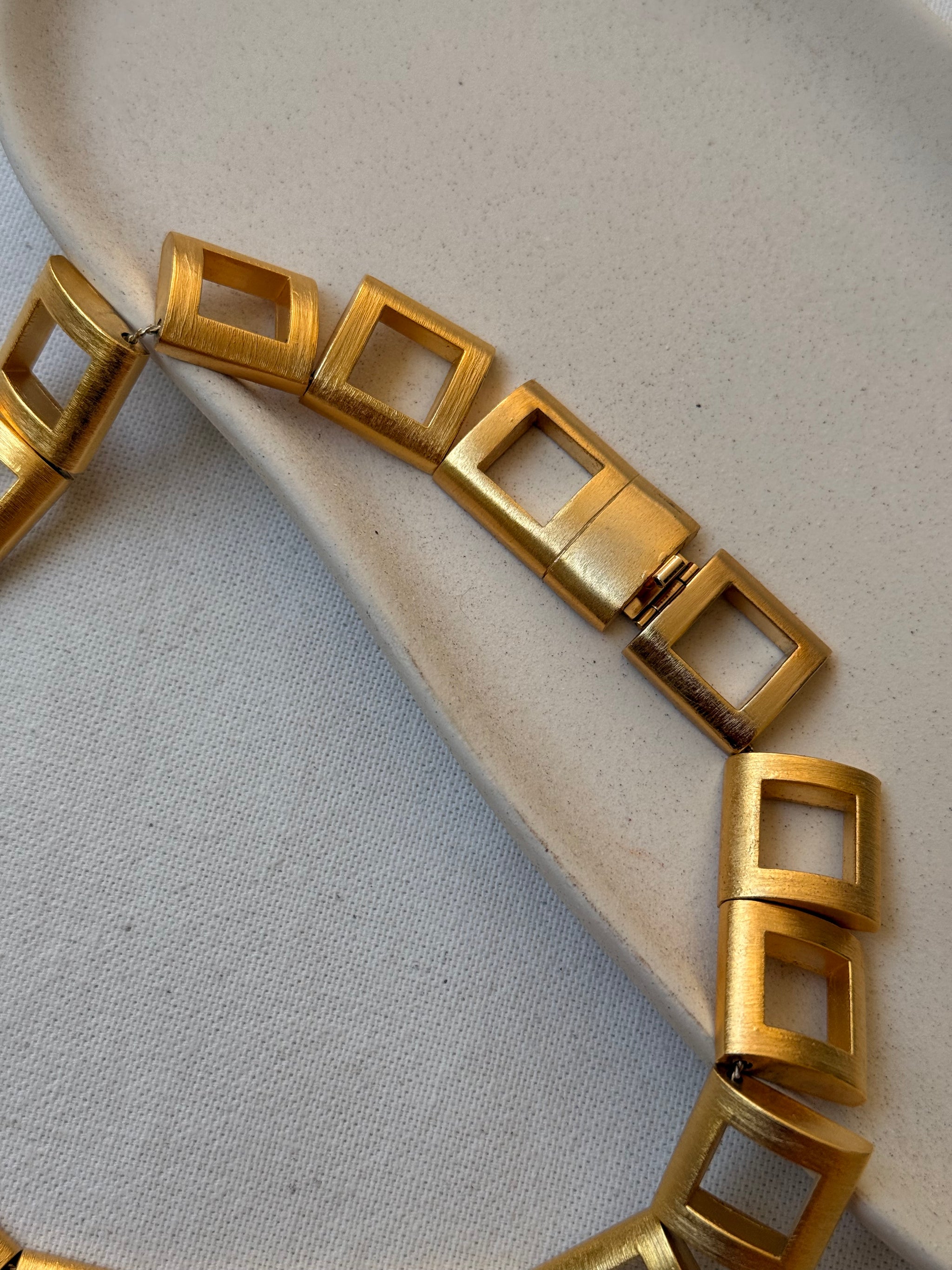 Collier Helena Rubinstein vintage - Maillons carrés ajourés