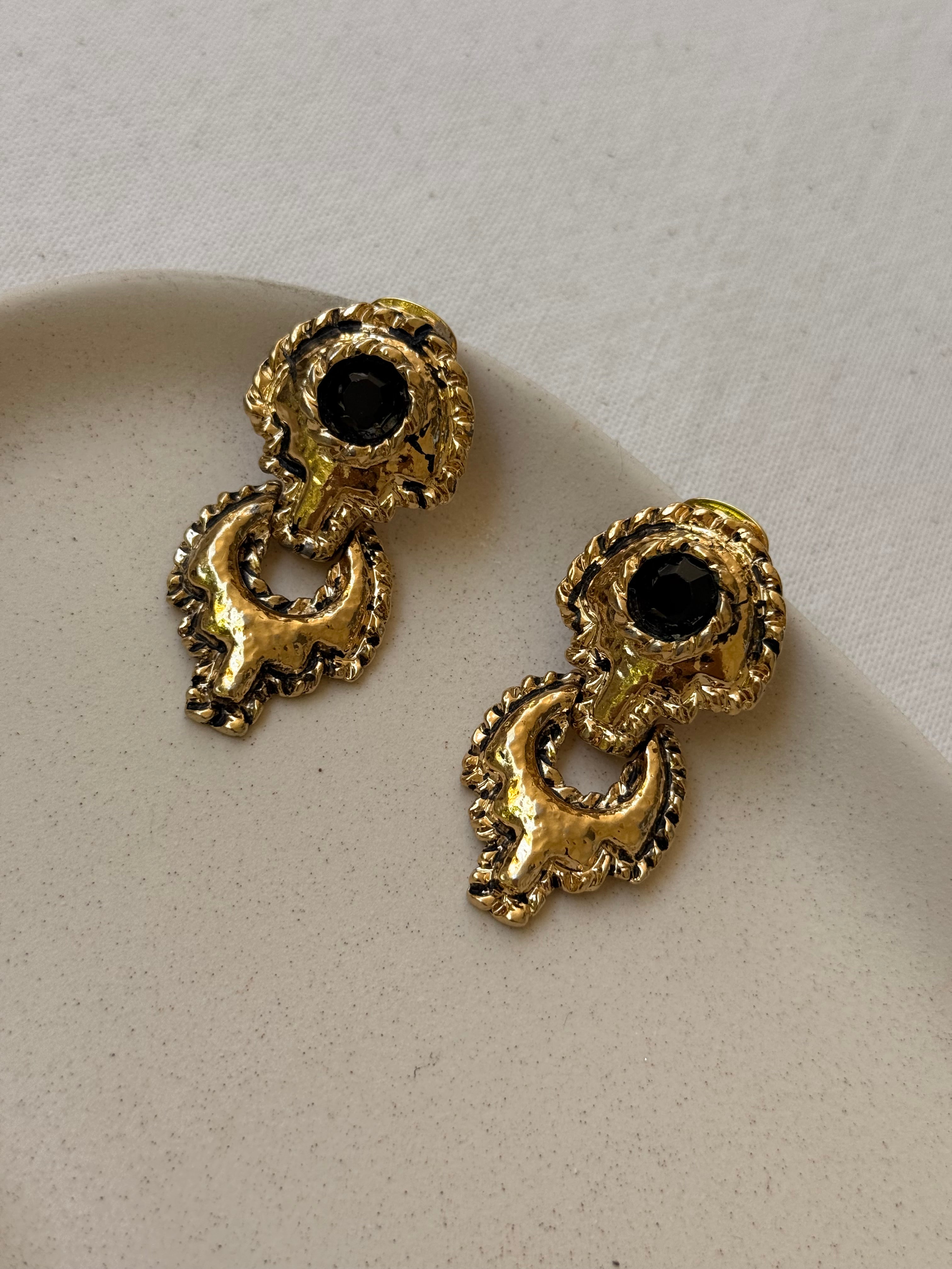 Boucles d’oreilles vintage - Pendantes design baroque et strass noir