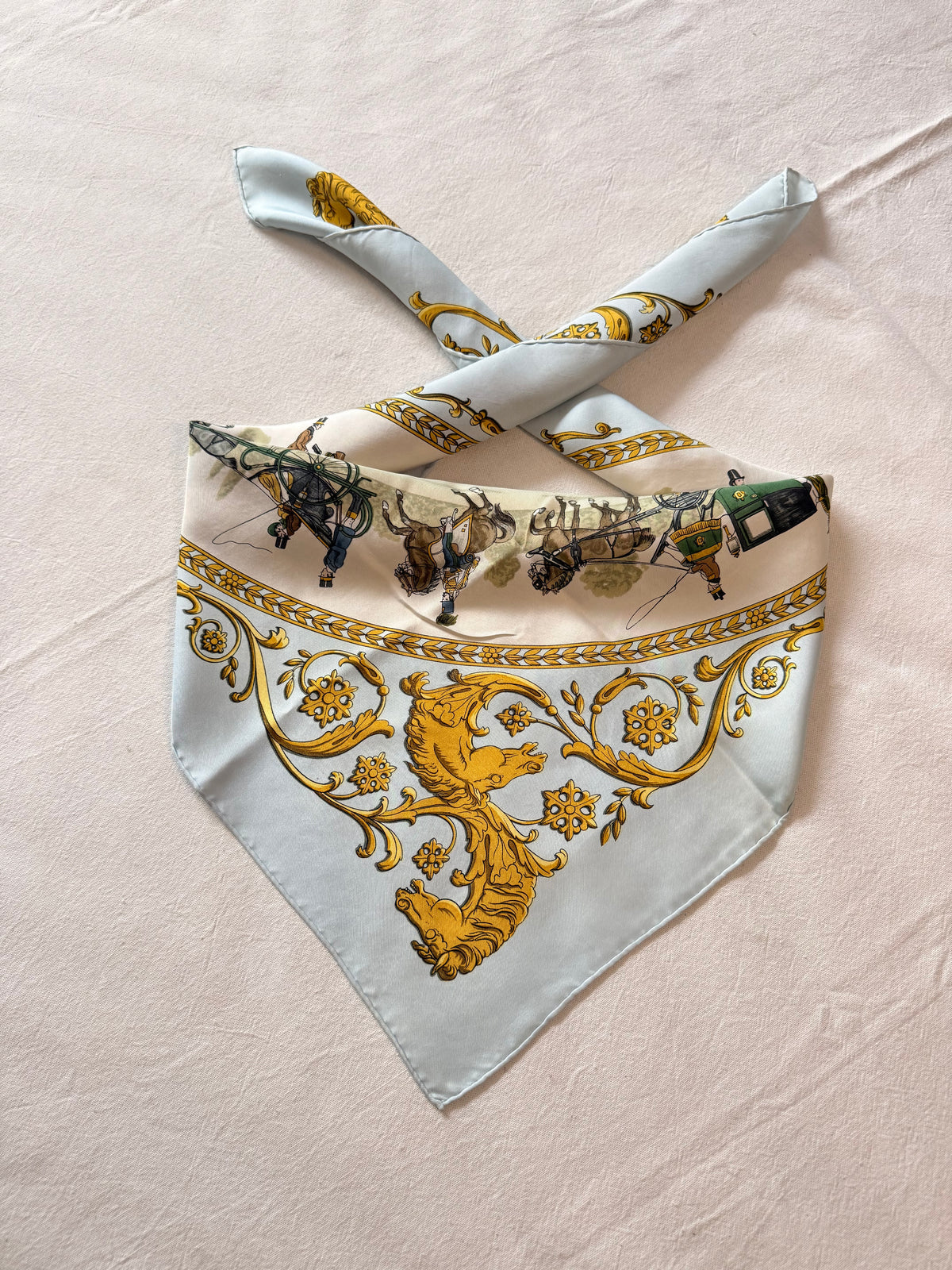 Foulard Hermès – Modèle La Promenade de Longchamps bleu ciel