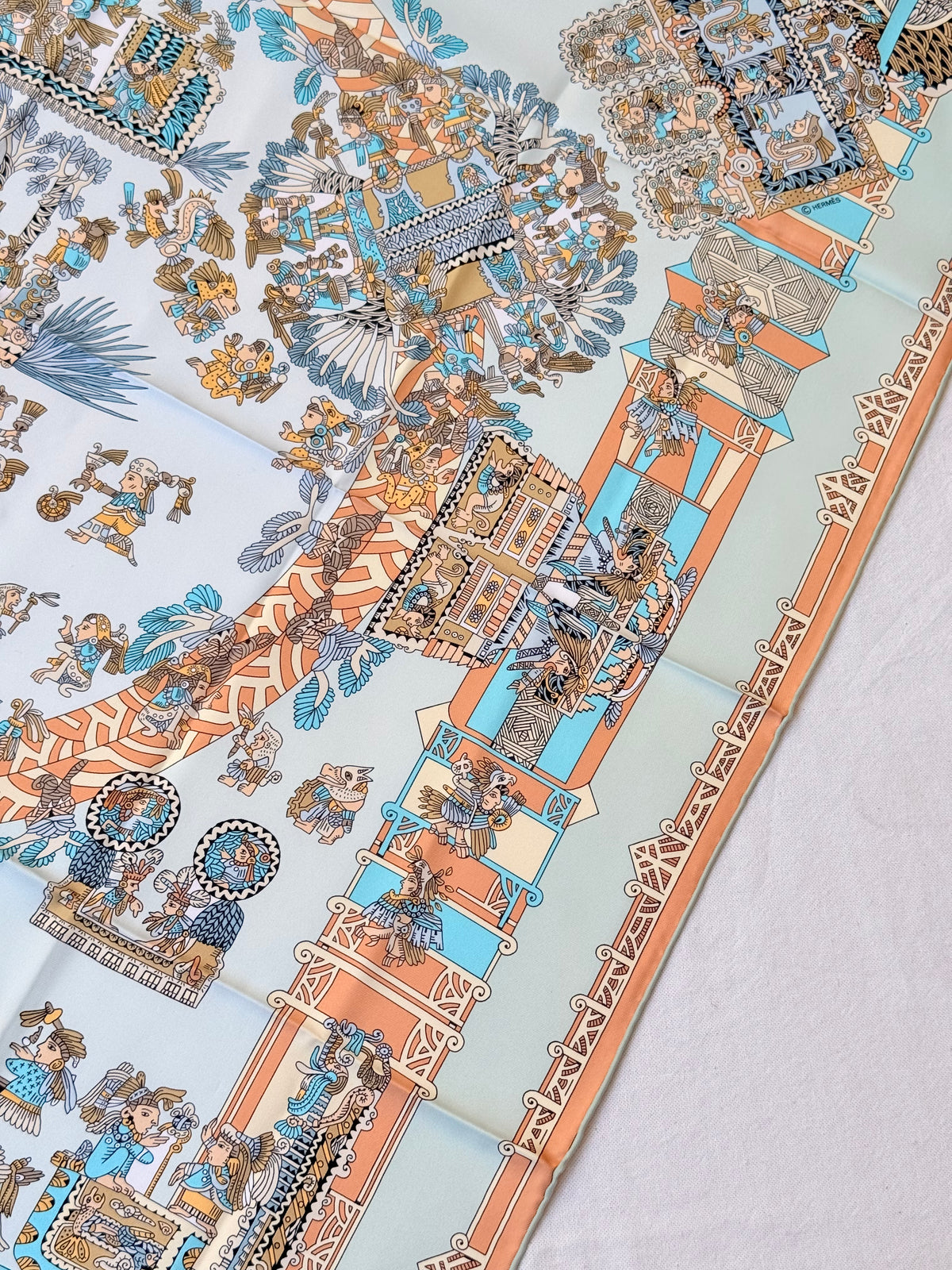 Foulard Hermès – Modèle Astres et Soleils