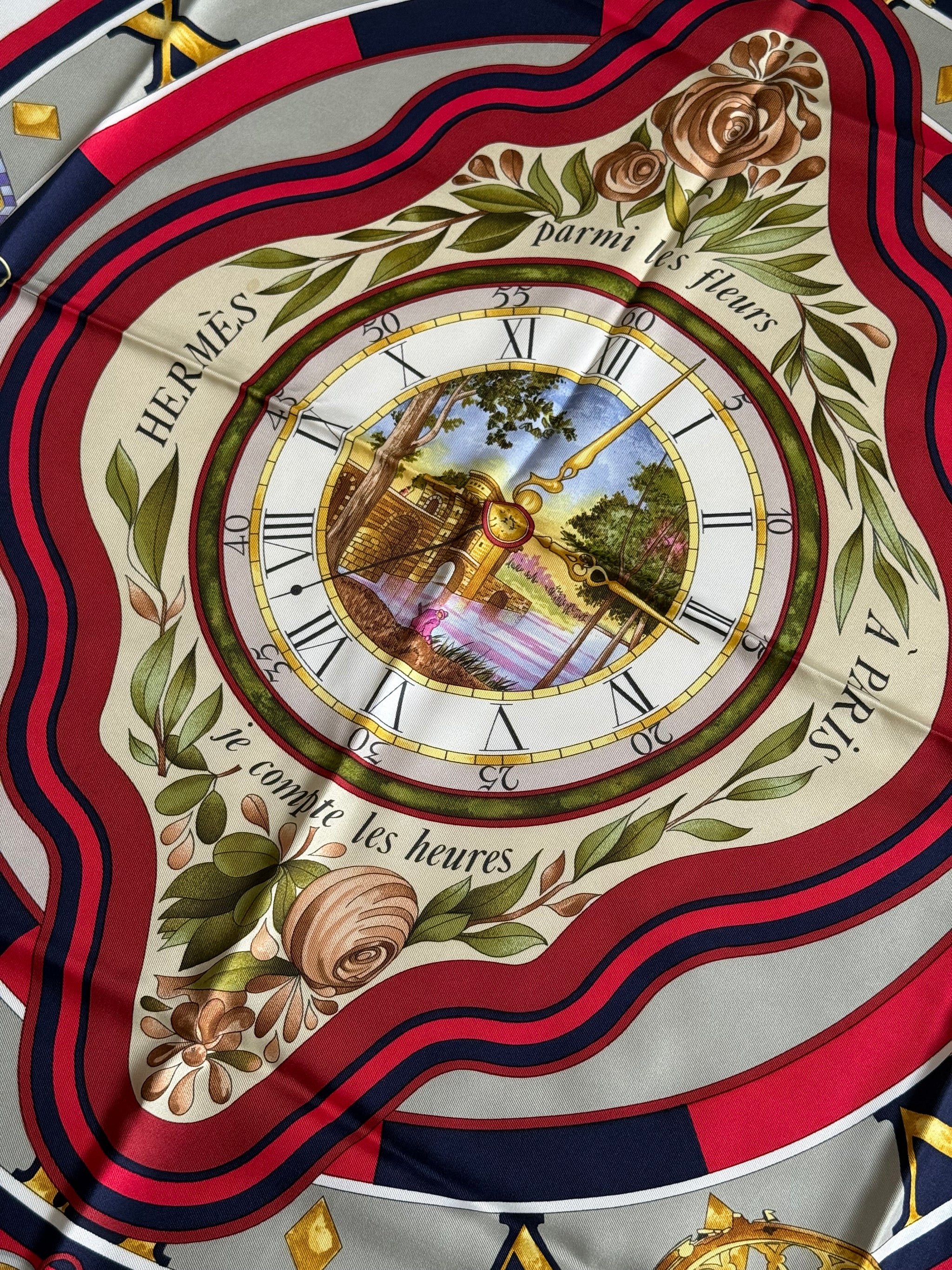Foulard Hermès – Modèle La Ronde des Heures