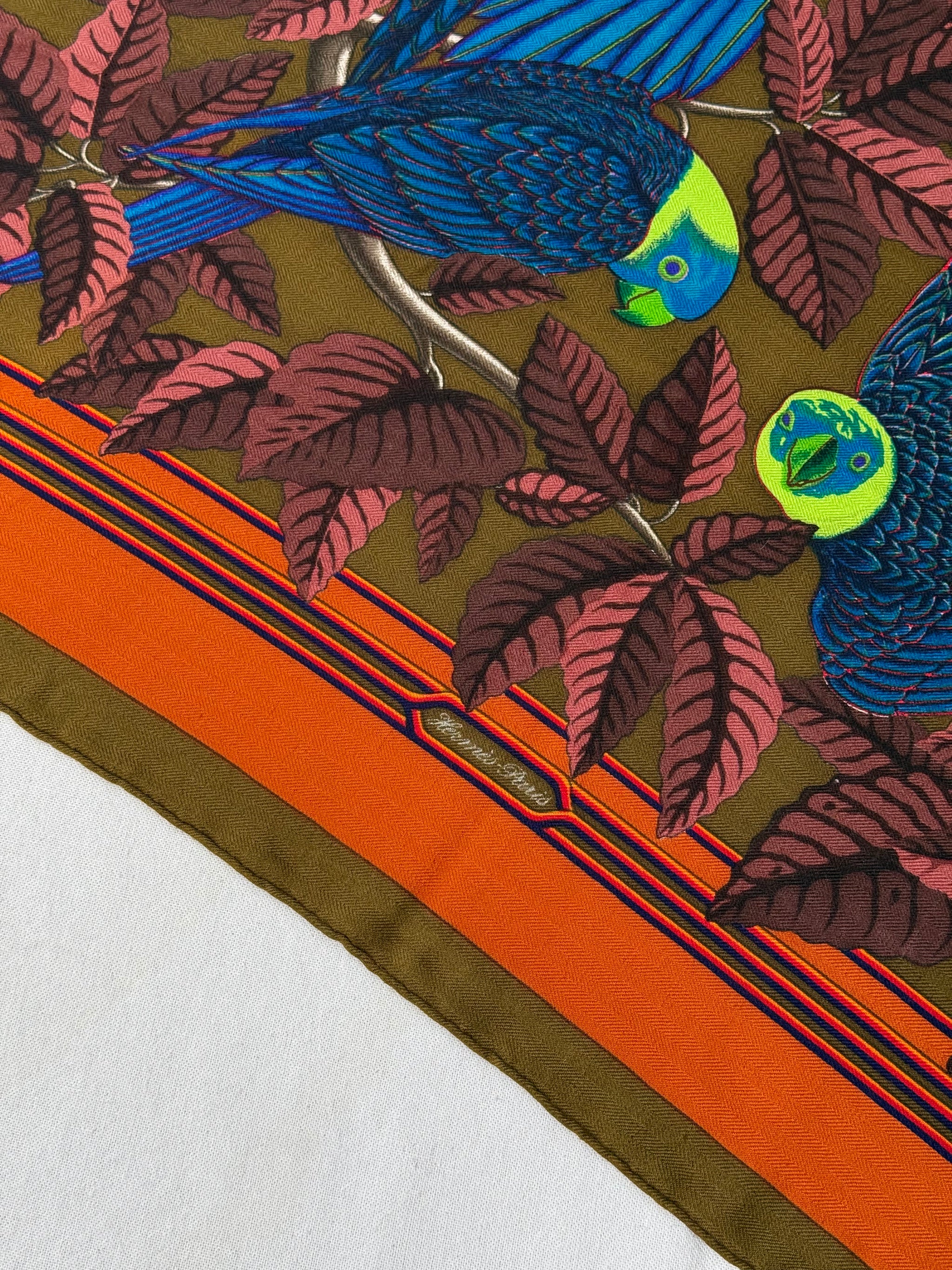 Châle Hermès 90 – Modèle Les Perroquets