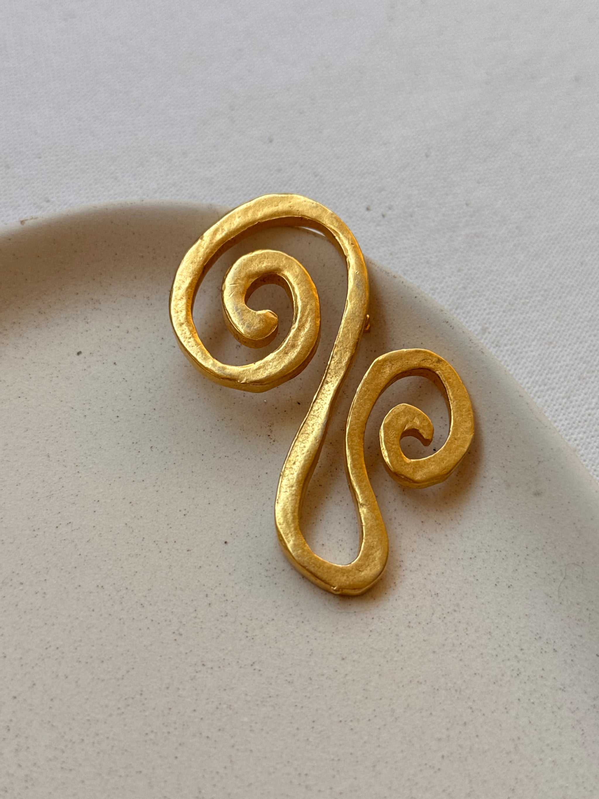 Broche vintage - Arabesque dorée