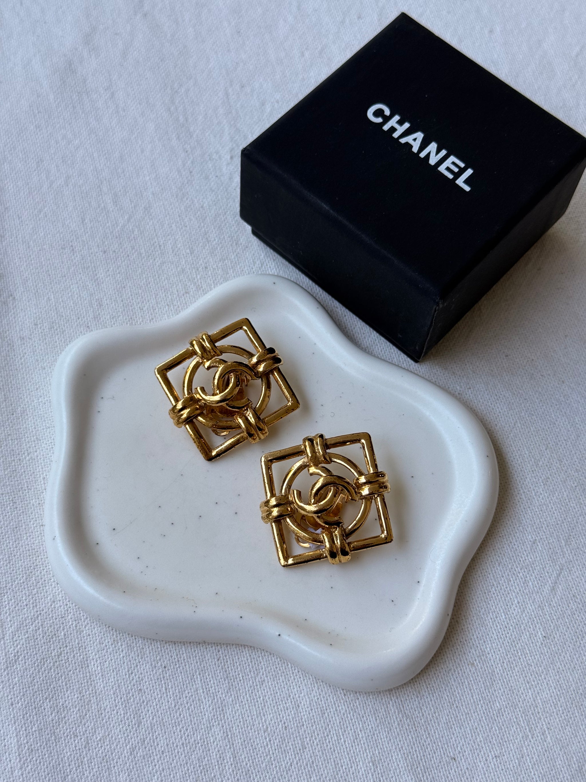 Boucles d’oreilles vintage Chanel - Logo CC ajouré