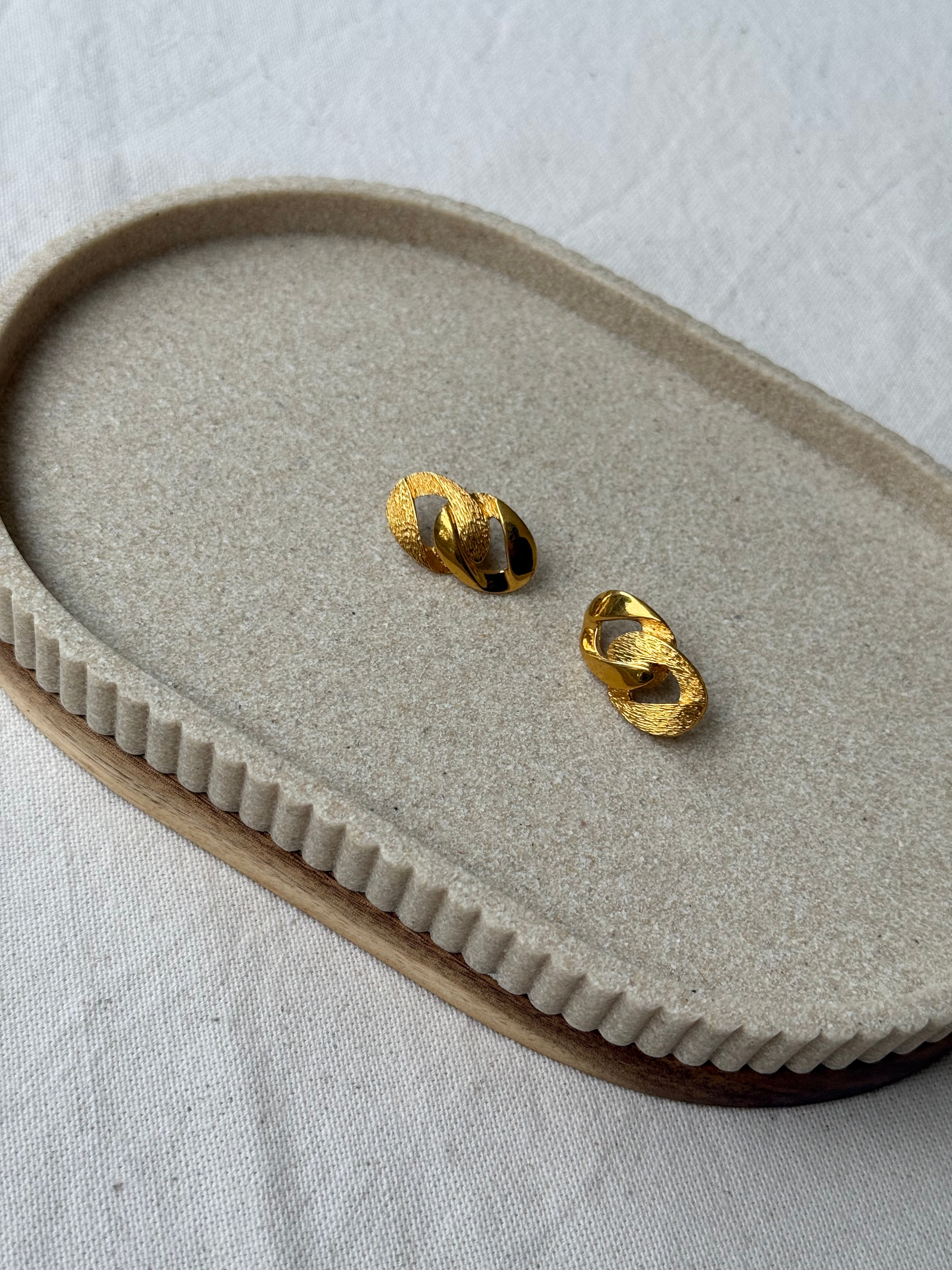 Boucles d'oreilles Napier vintage - Maillons entrelacés dorés (oreilles percées)