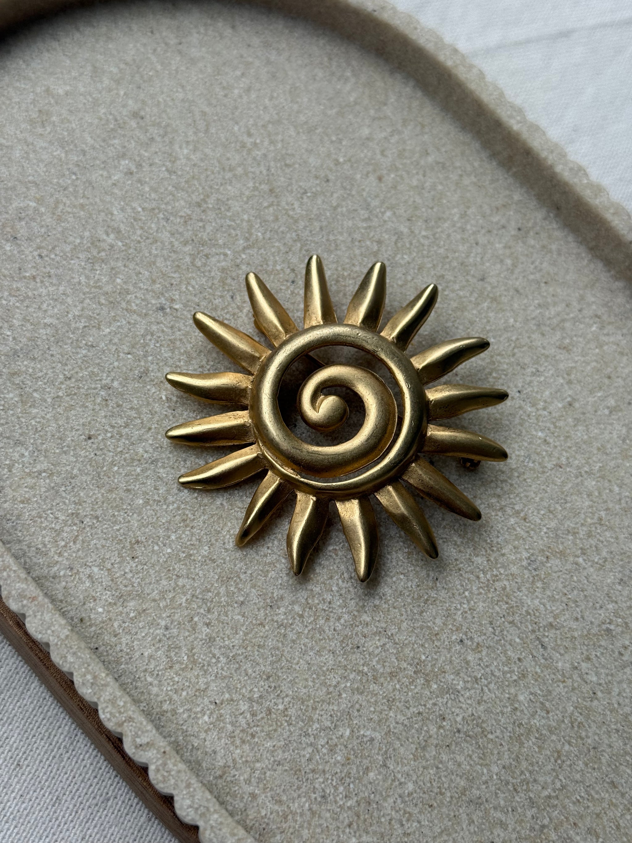 Broche vintage - Soleil spiralé