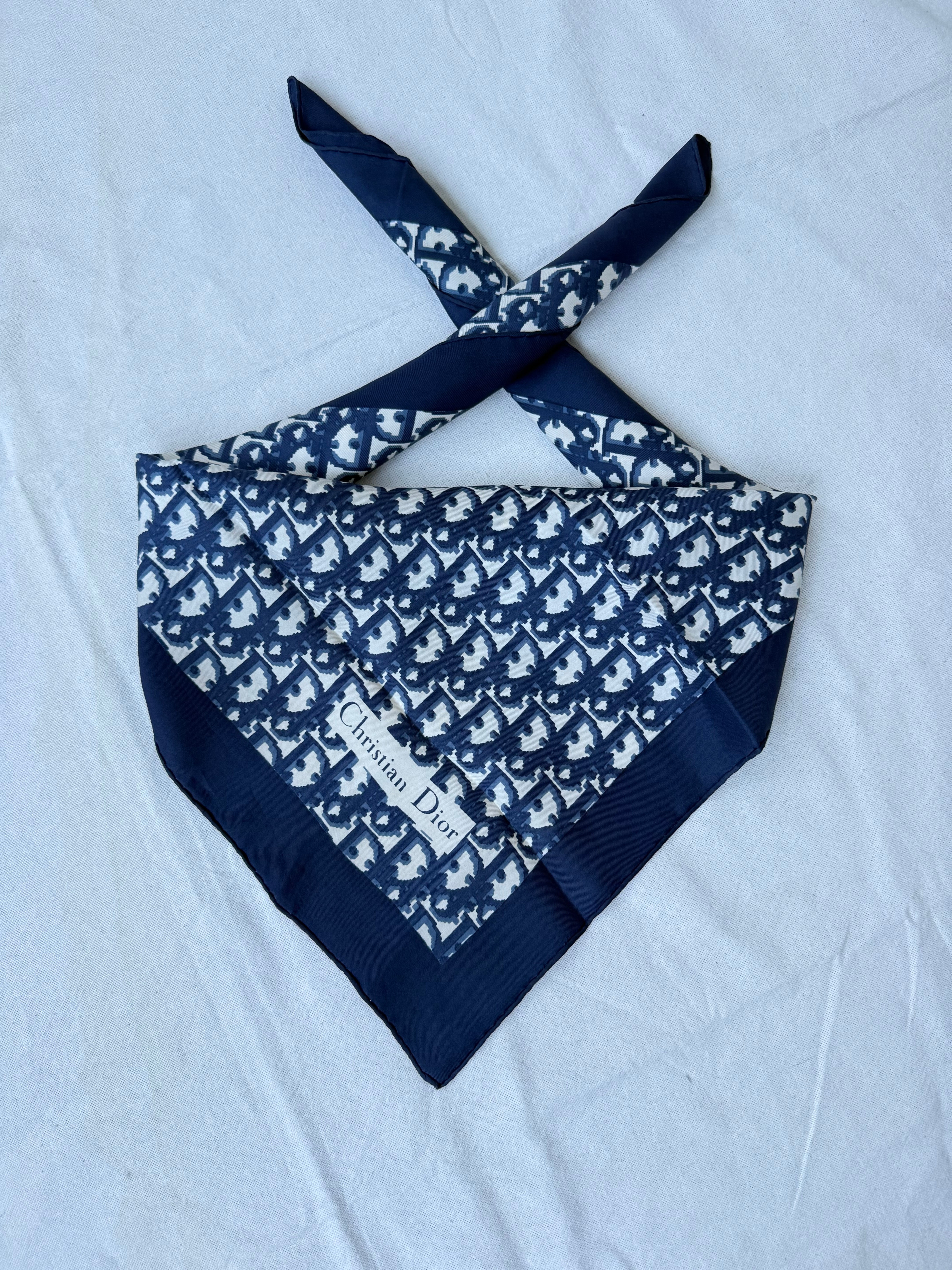 Foulard Christian Dior – Modèle monogramme bleu