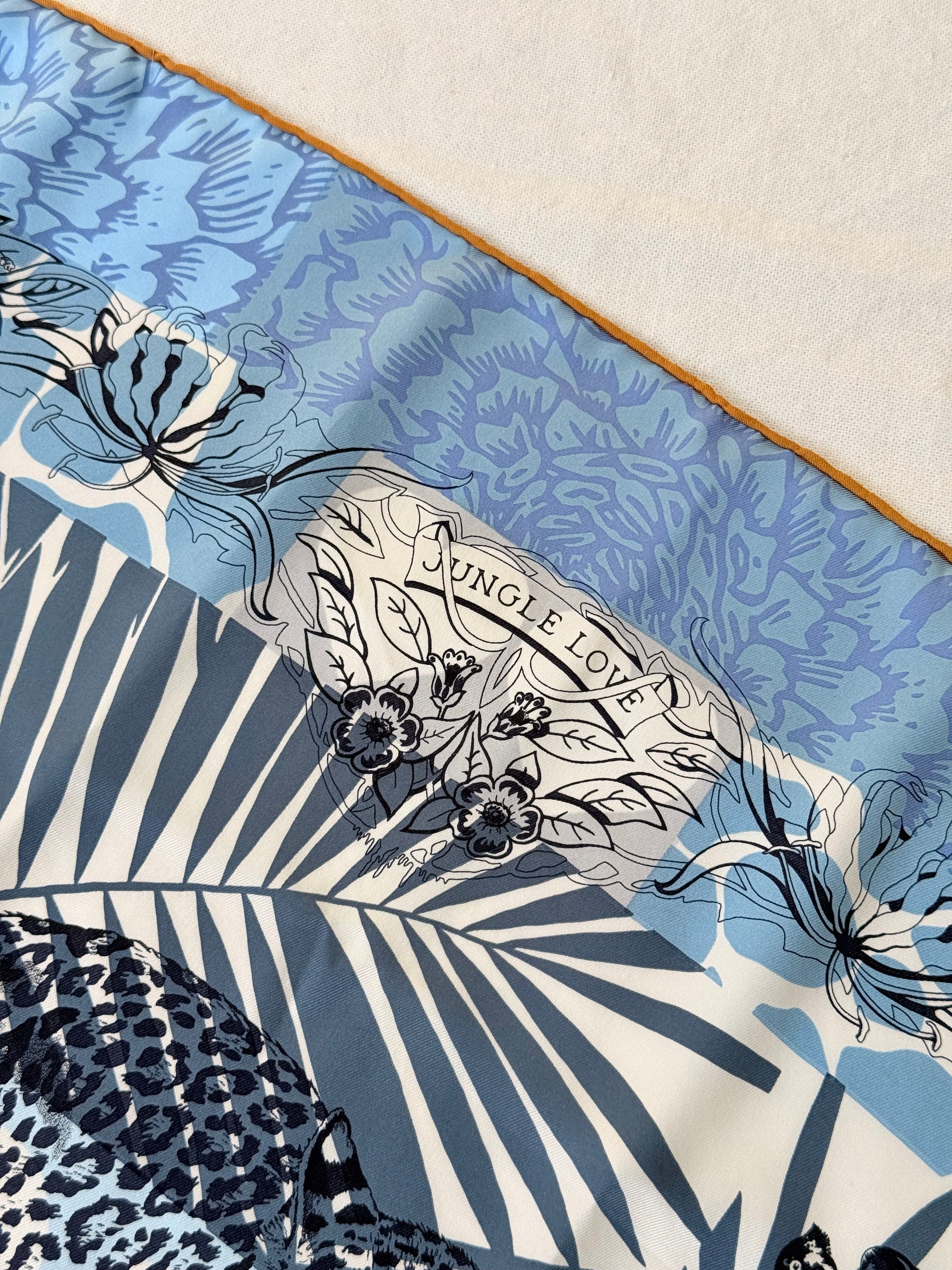 Foulard Hermès – Modèle Jungle Love au tampon