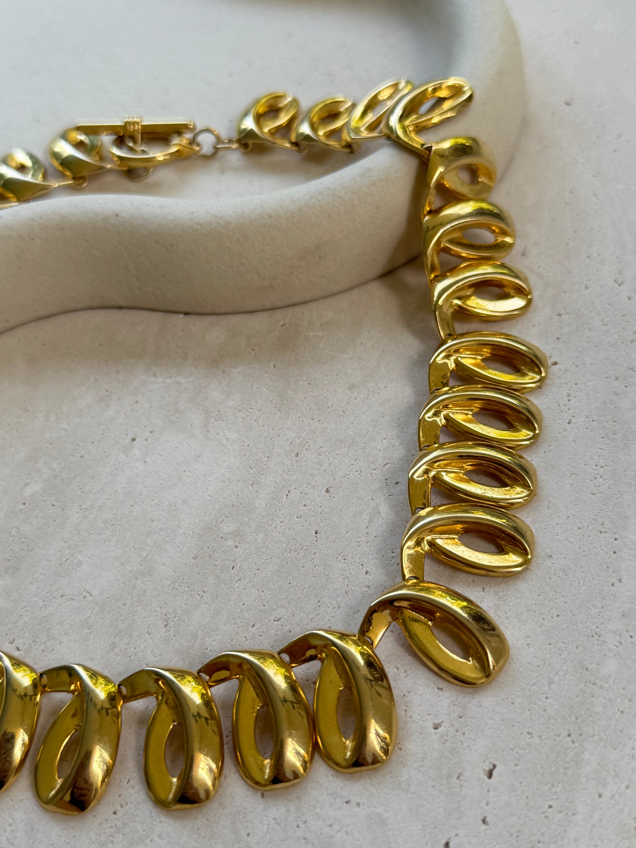 Collier doré vintage - Maille ajourée tourbillons