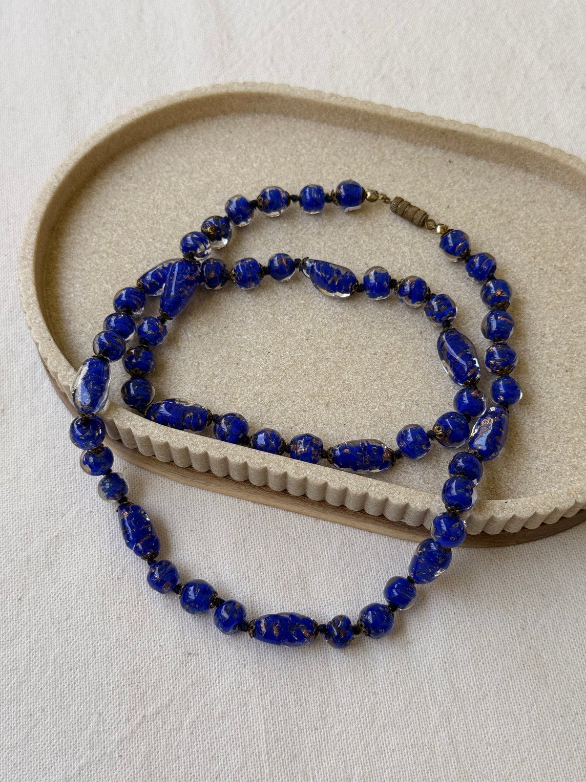 Collier vintage - En pâte de verre bleu roi