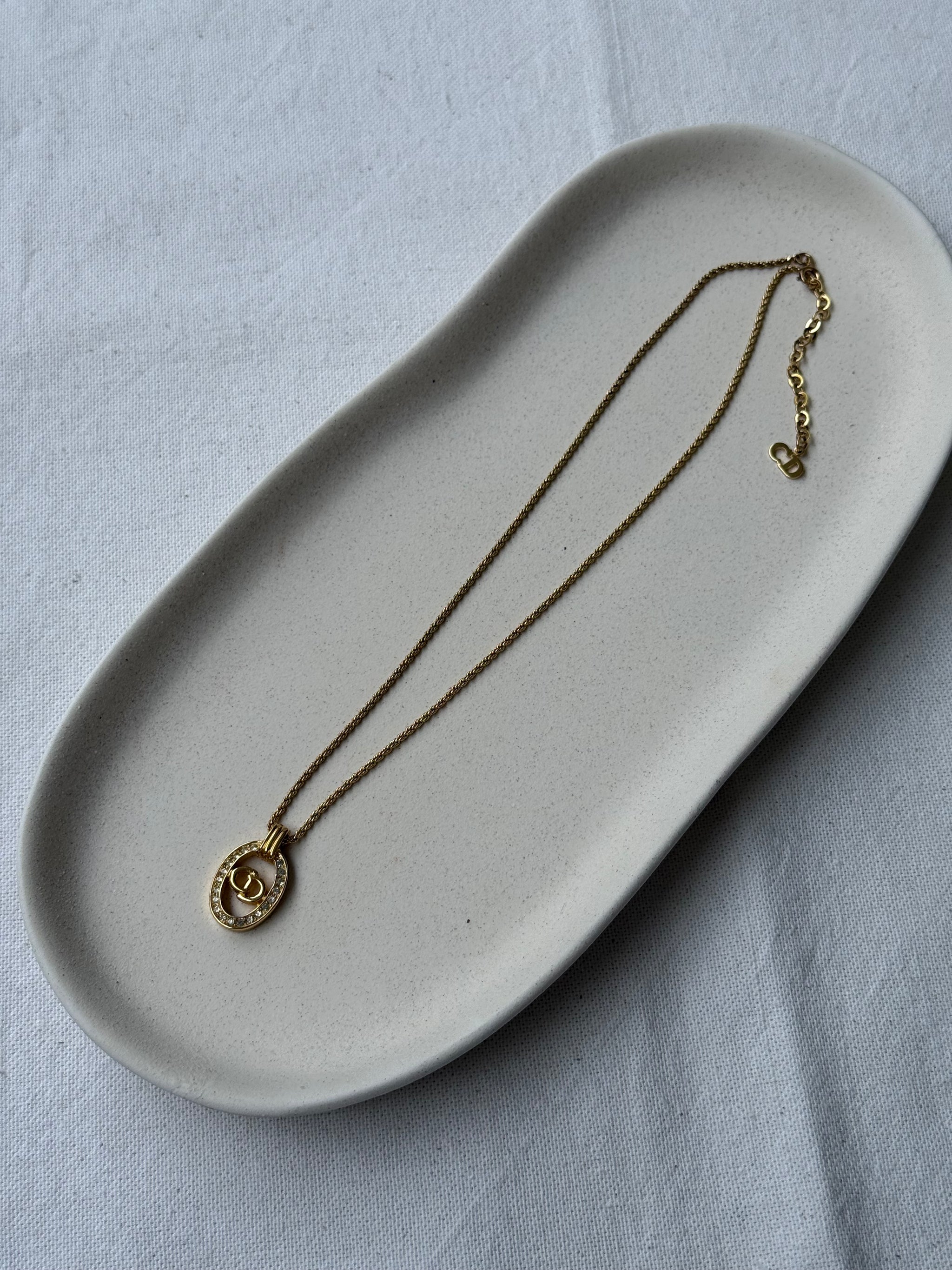 Collier Christian Dior vintage - Médaillon ovale inscription CD