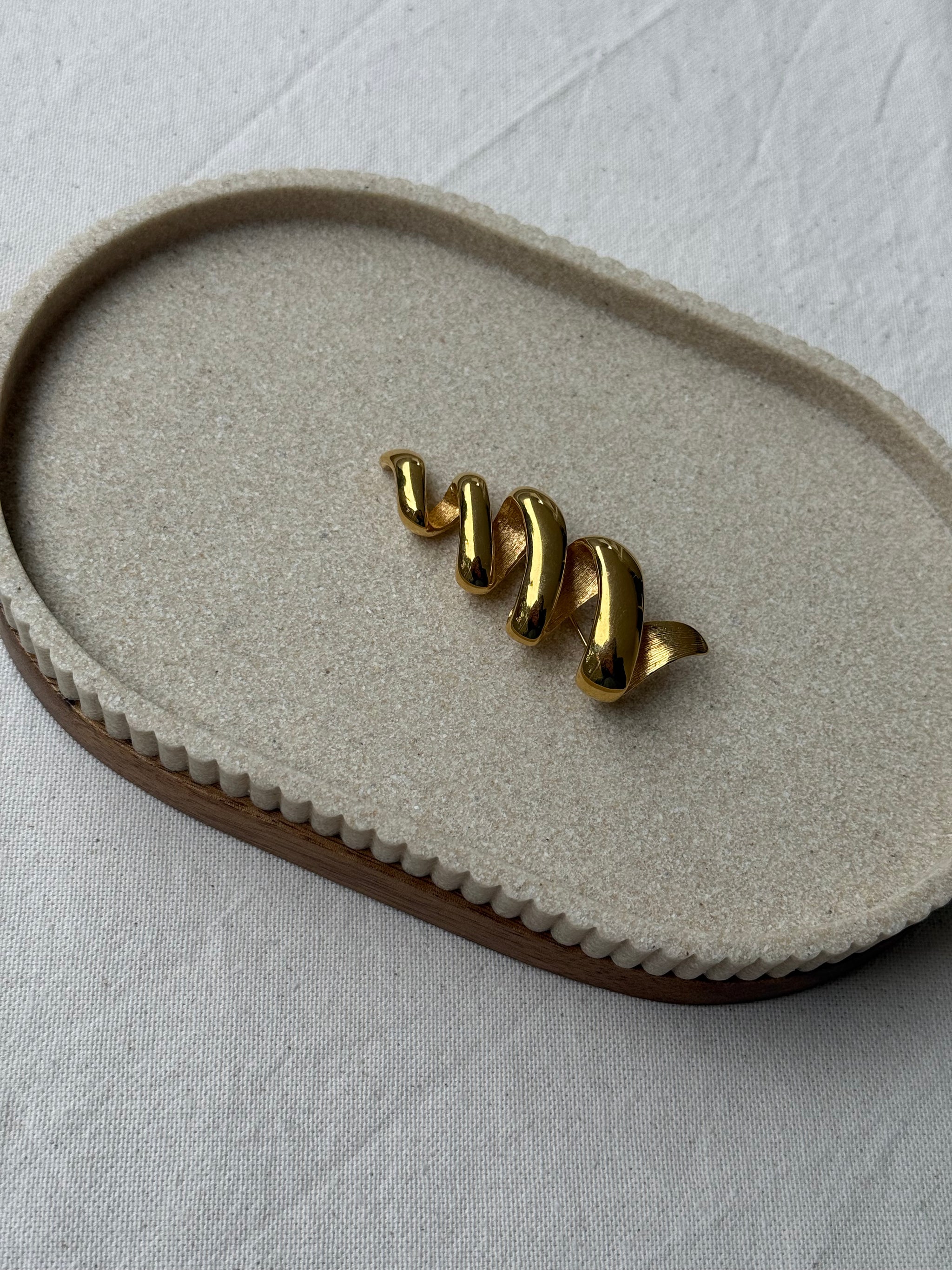 Broche Monet vintage - Spirale dorée