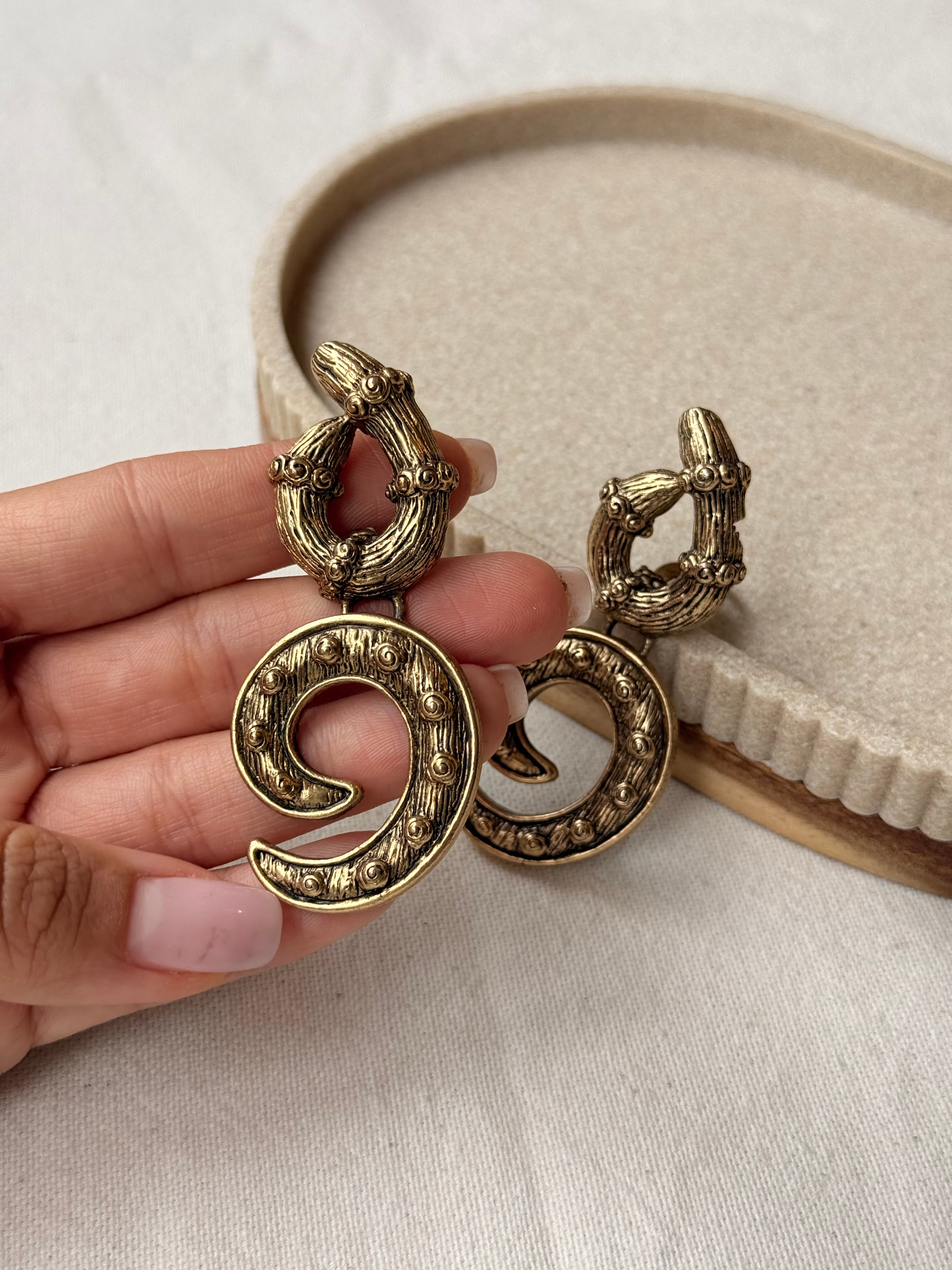 Boucles d’oreilles vintage - Spirales et motifs sculptés