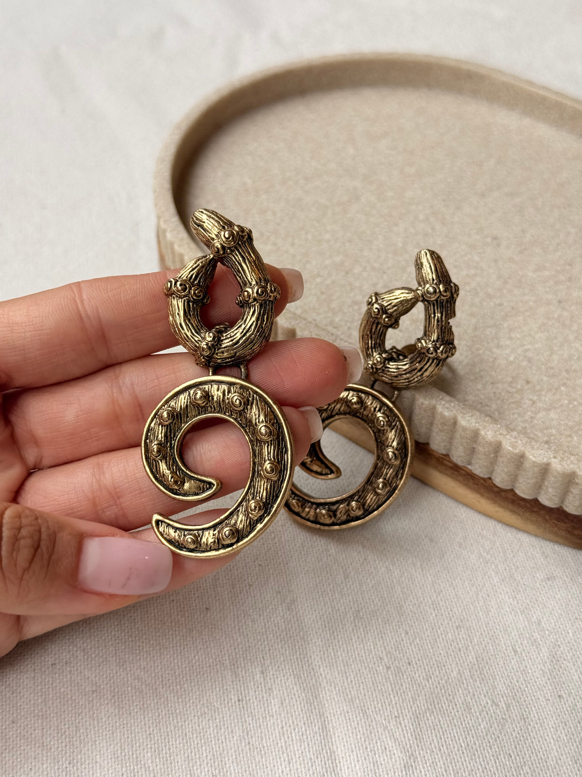 Boucles d’oreilles vintage - Spirales et motifs sculptés
