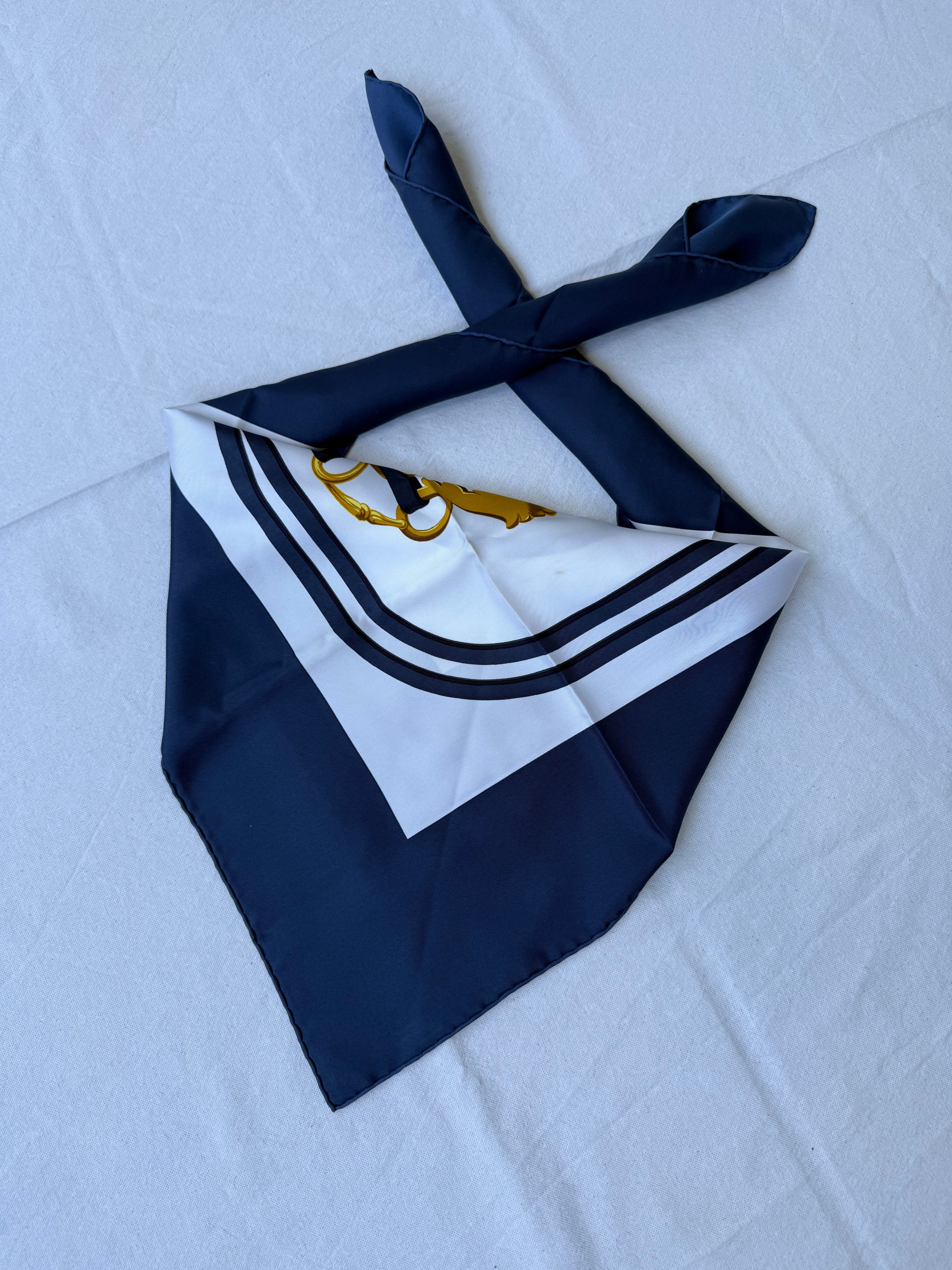 Foulard Hermès – Modèle Brides de Gala