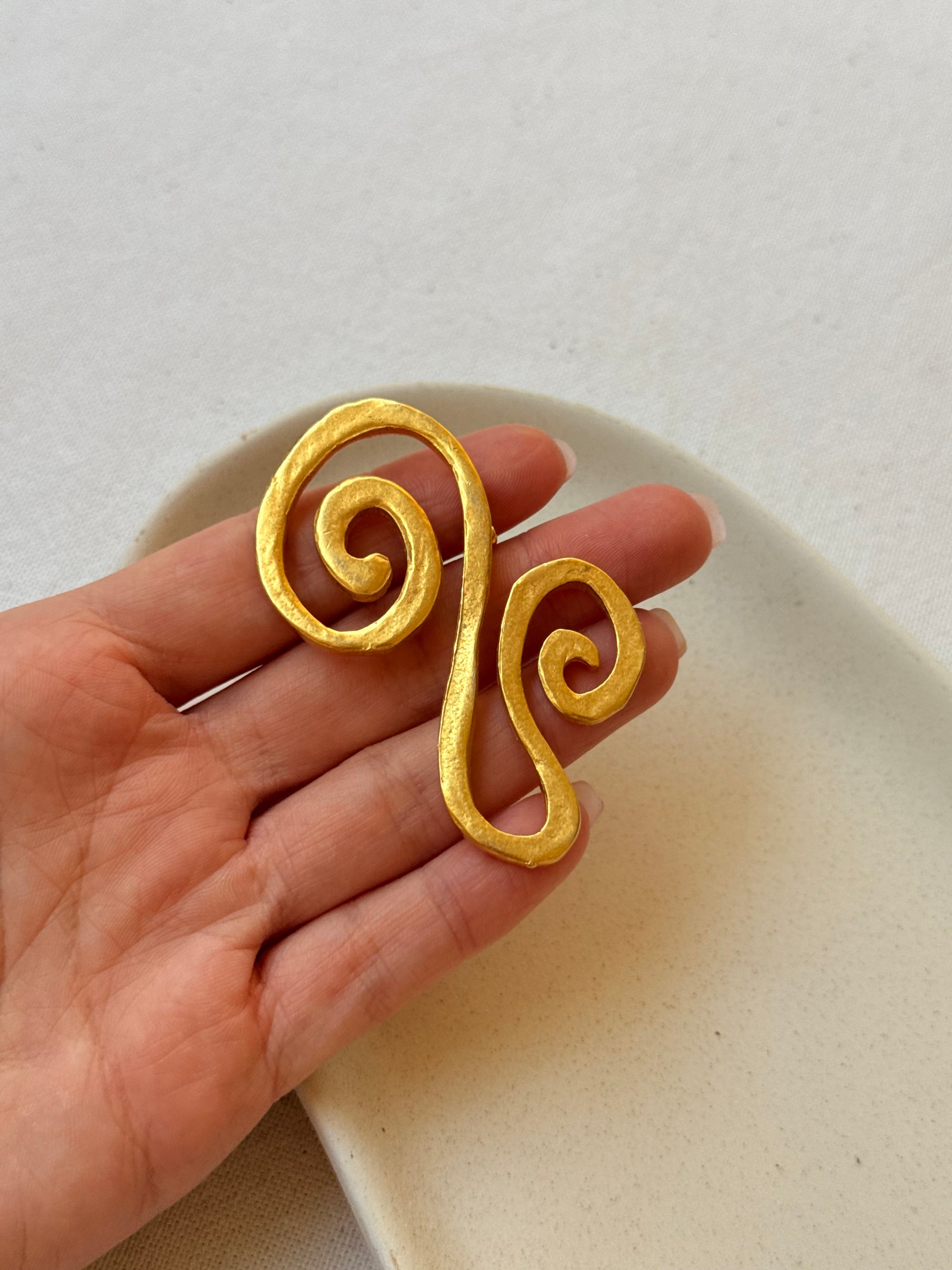 Broche vintage - Arabesque dorée