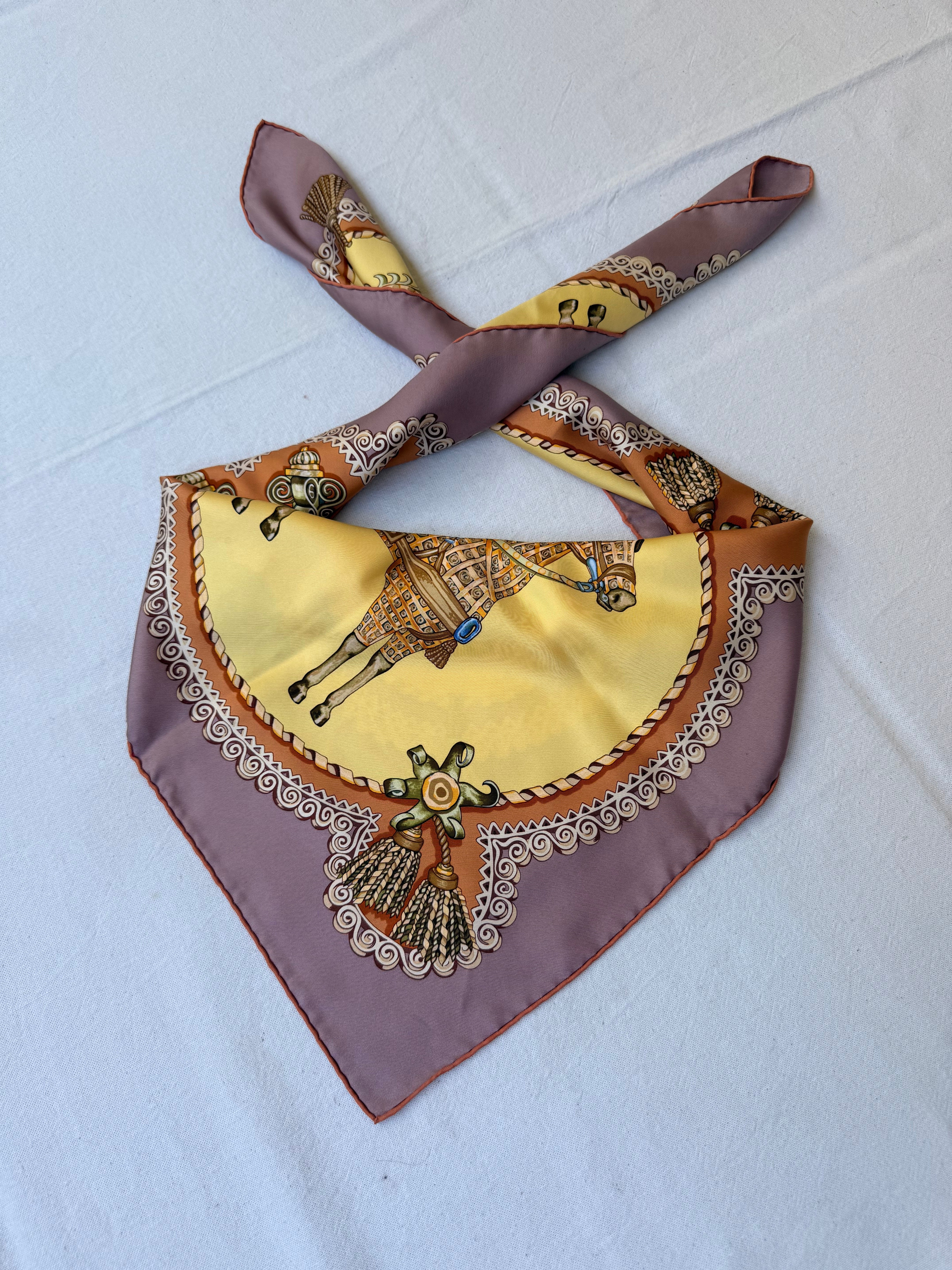 Foulard Hermès – Modèle Paperoles