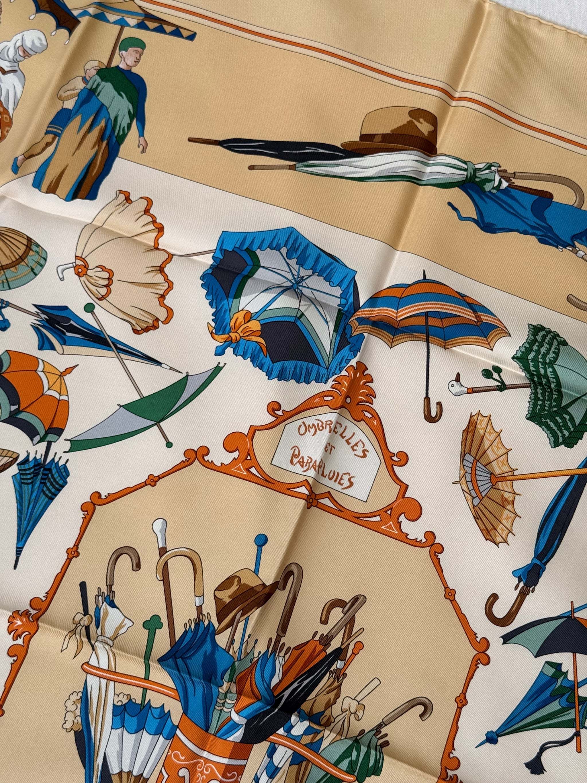 Foulard Hermès – Modèle Ombrelles et Parapluies