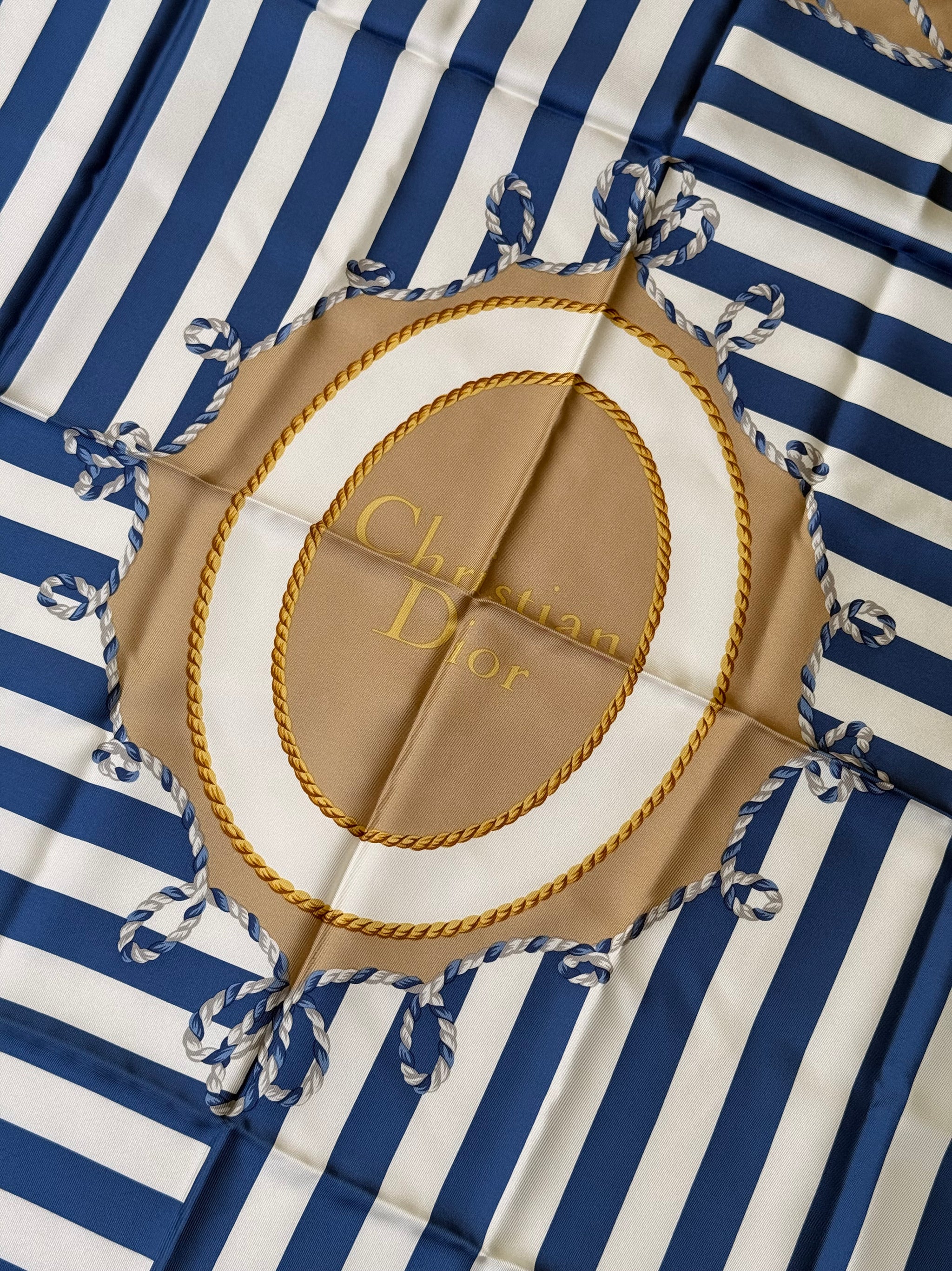 Foulard Christian Dior – Rayures marines et coquillages dorés