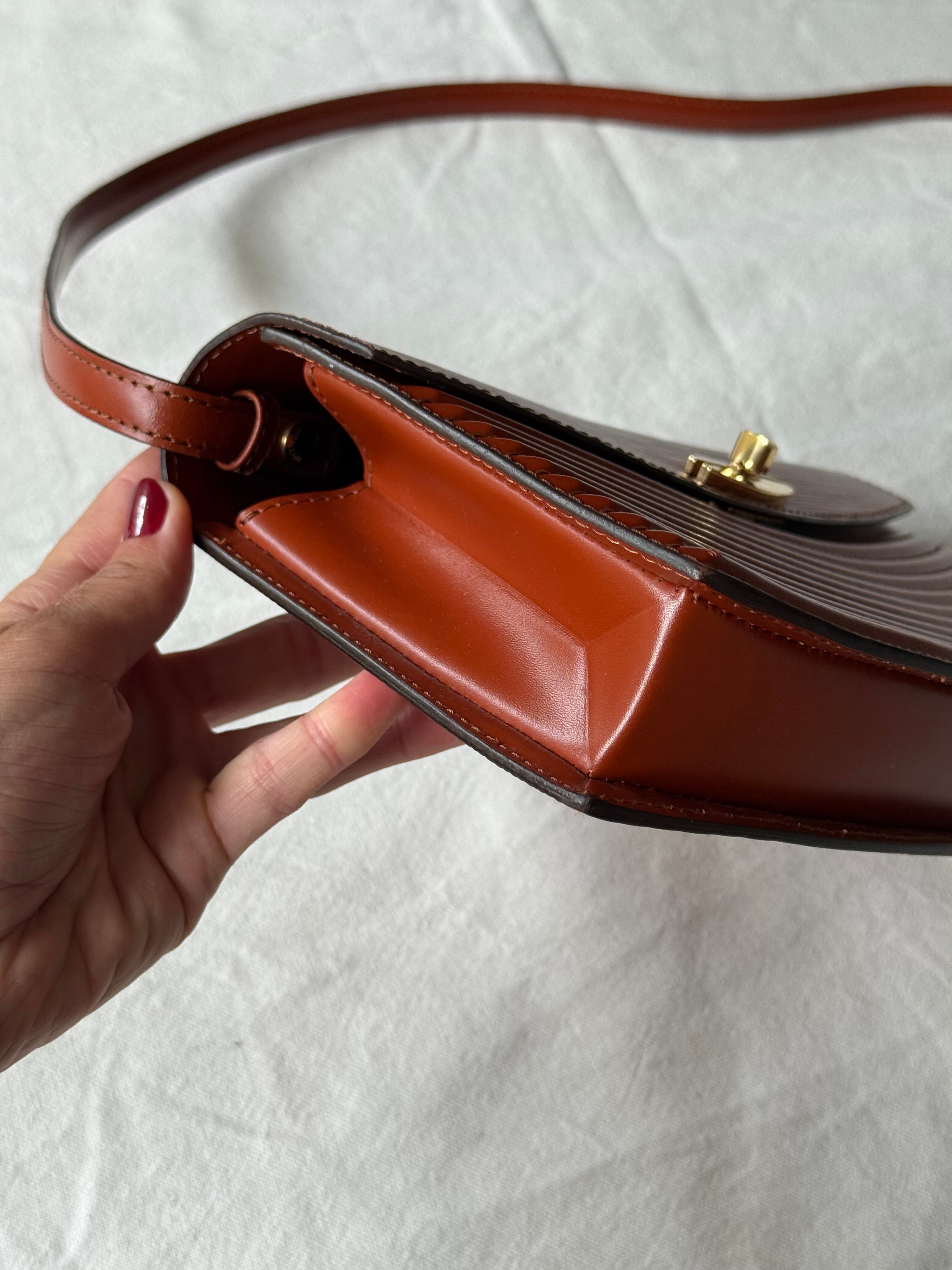 Sac Louis Vuitton- Modèle Presbourg en cuir épi cognac